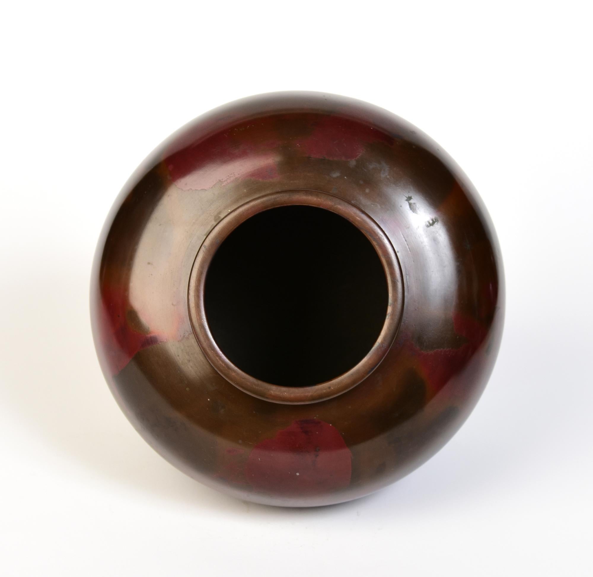 Début du 20e siècle, Showa, Vase en bronze japonais avec signe de l'artiste en vente 4