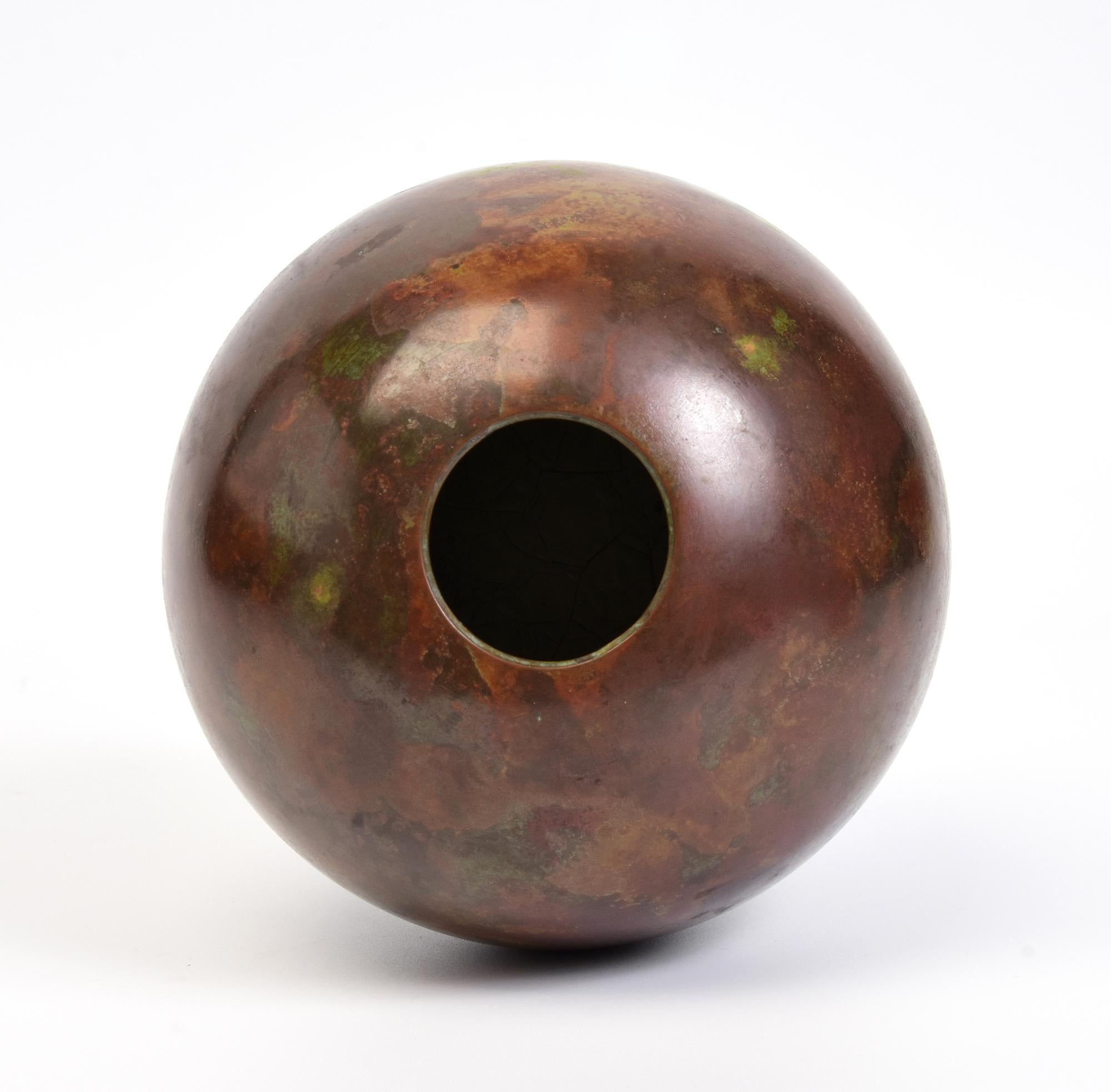 Early 20th Century, Showa, Japanese Bronze Vase with Artist Sign For Sale 7