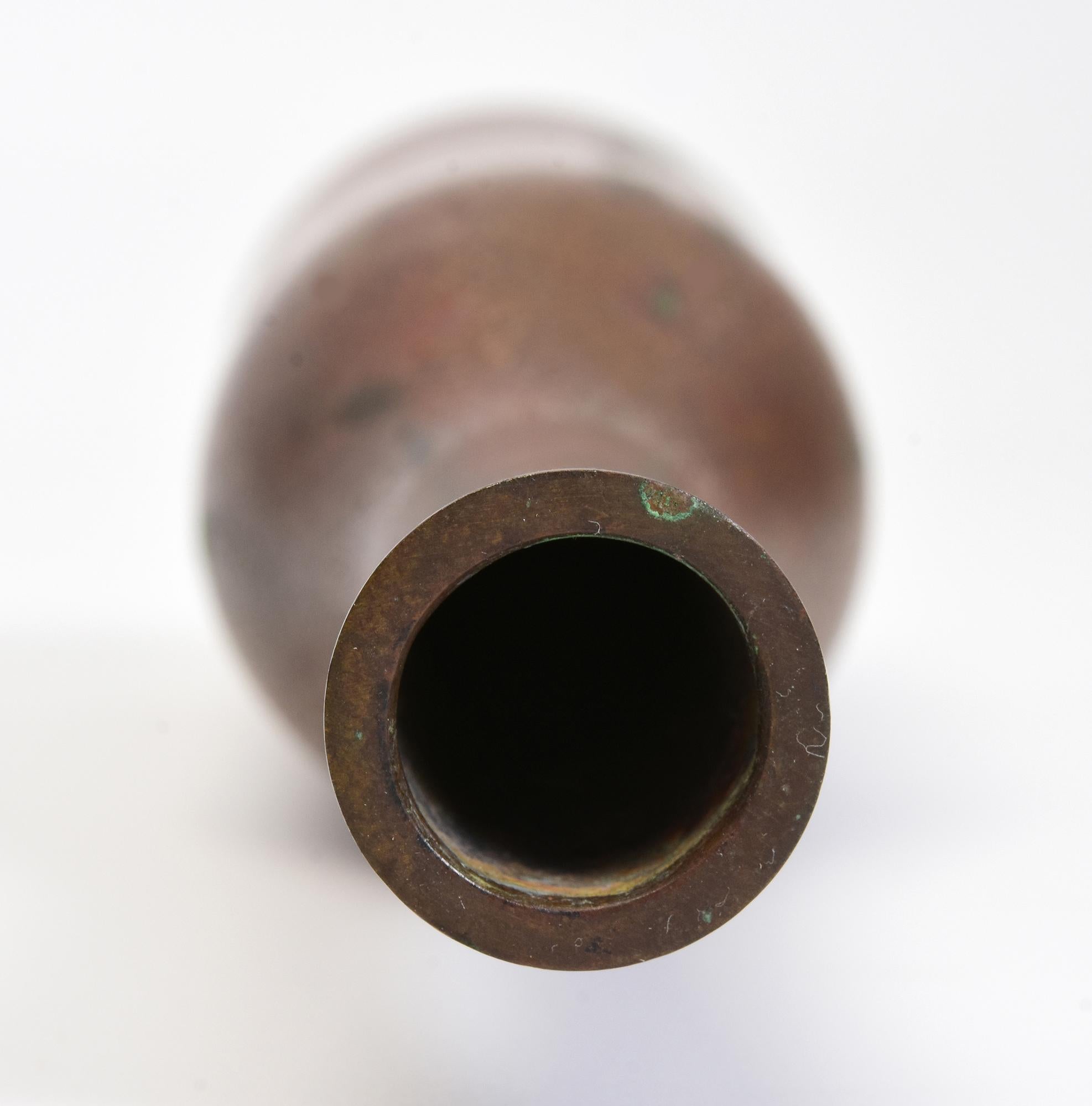 Early 20th Century, Showa, Japanese Bronze Vase with Artist Sign For Sale 7