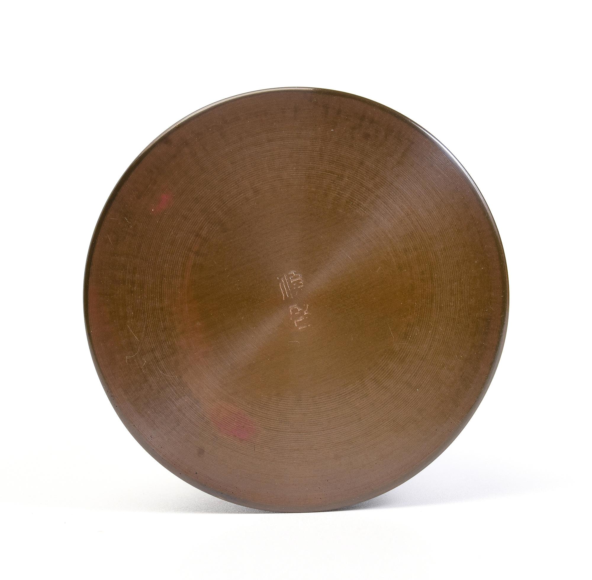 Début du 20e siècle, Showa, Vase en bronze japonais avec signe de l'artiste en vente 5