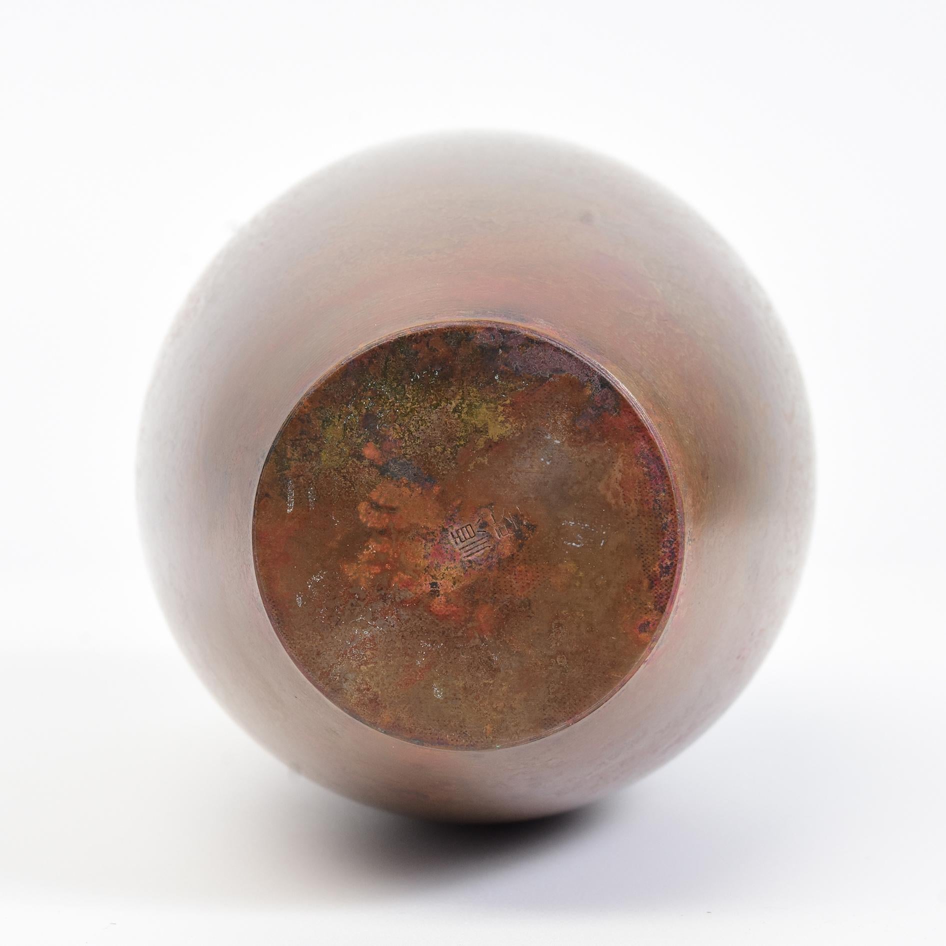 Début du 20e siècle, Showa, Vase en bronze japonais avec signe de l'artiste en vente 4