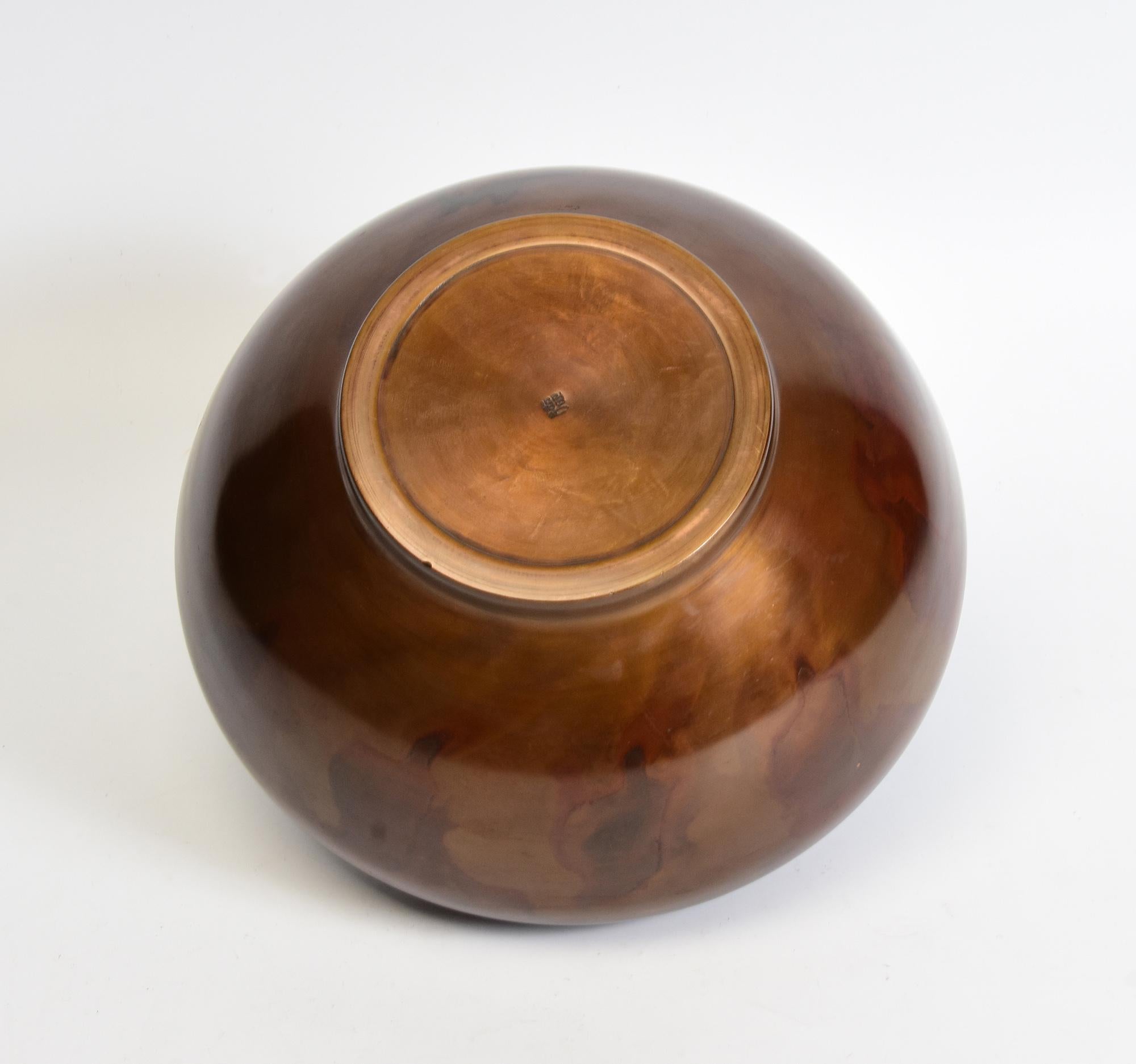 Early 20th Century, Showa, Japanese Bronze Vase with Artist Sign For Sale 8