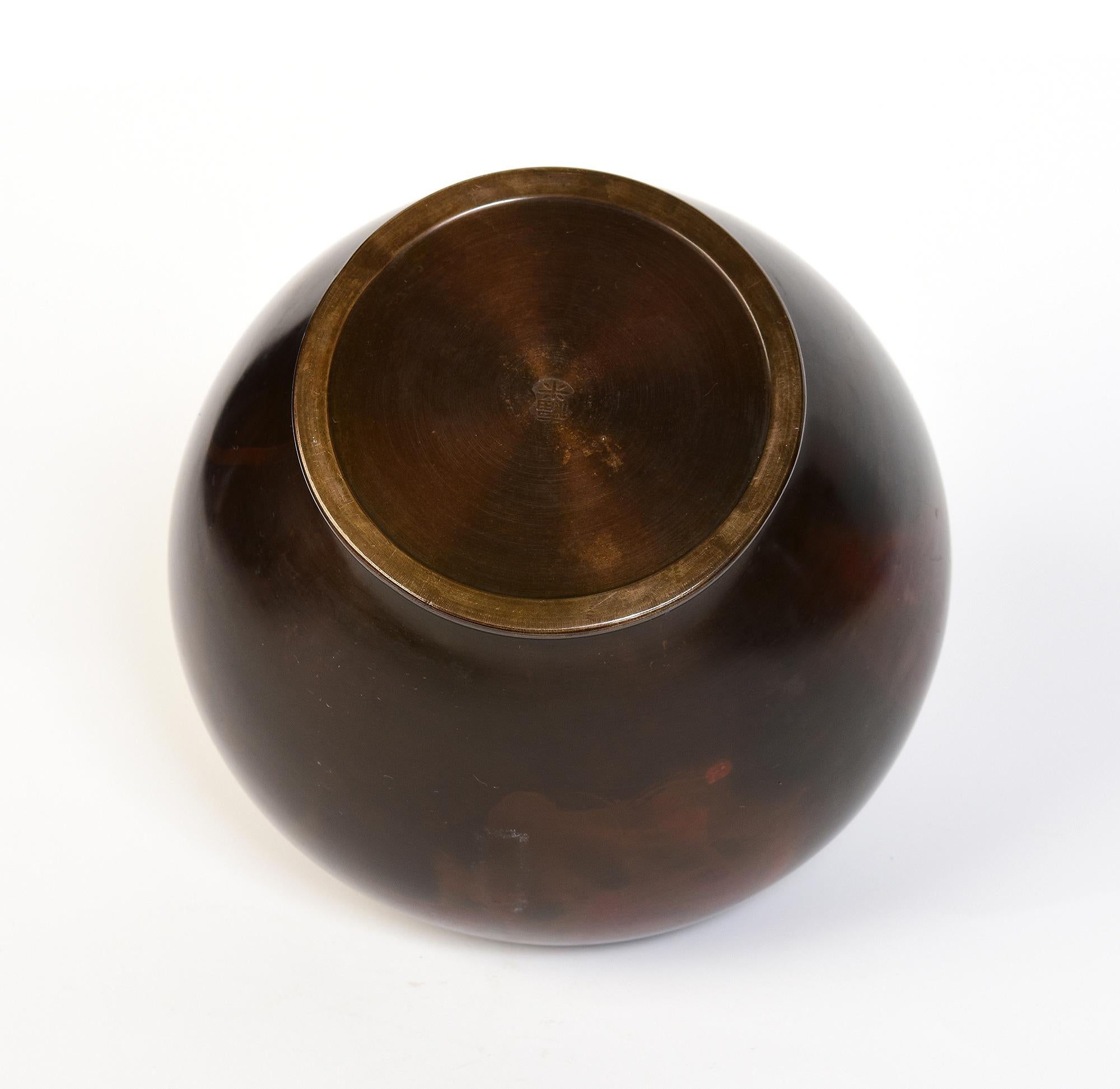 Début du 20e siècle, Showa, Vase en bronze japonais avec signe de l'artiste en vente 5