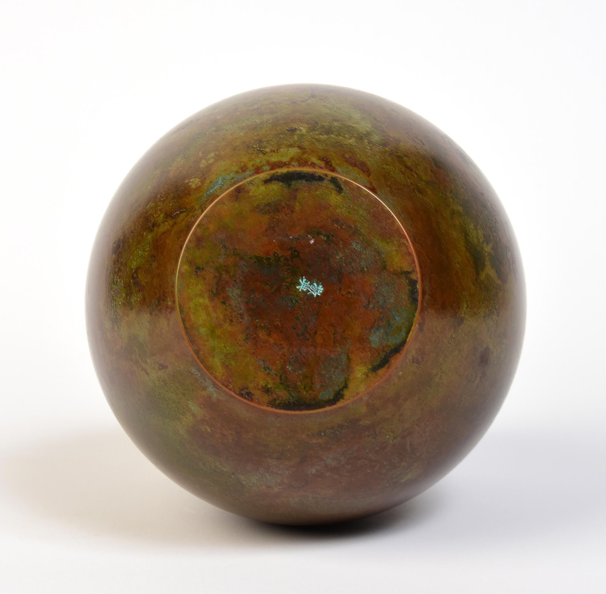 Début du 20e siècle, Showa, Vase en bronze japonais avec signe de l'artiste en vente 5