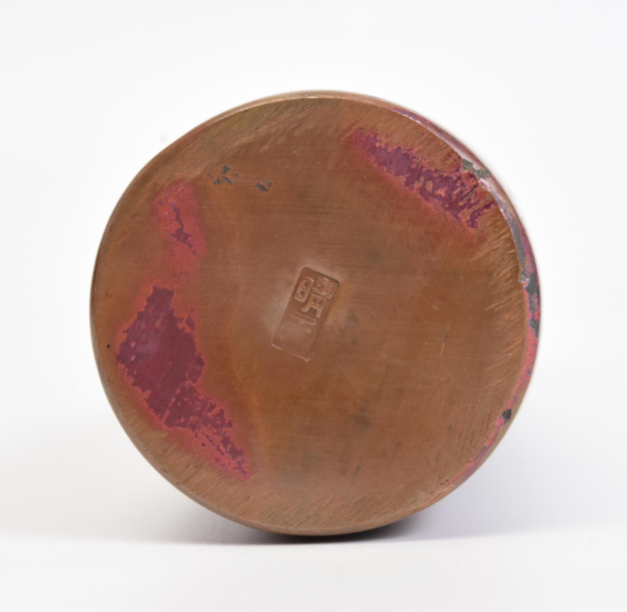 Early 20th Century, Showa, Japanese Bronze Vase with Artist Sign For Sale 8