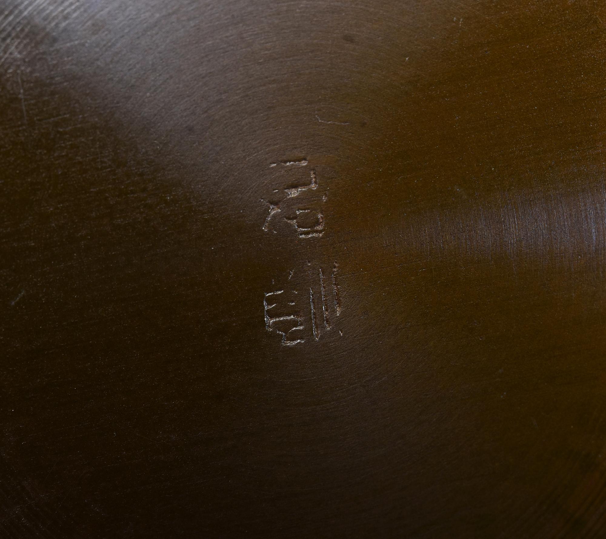 Début du 20e siècle, Showa, Vase en bronze japonais avec signe de l'artiste en vente 6