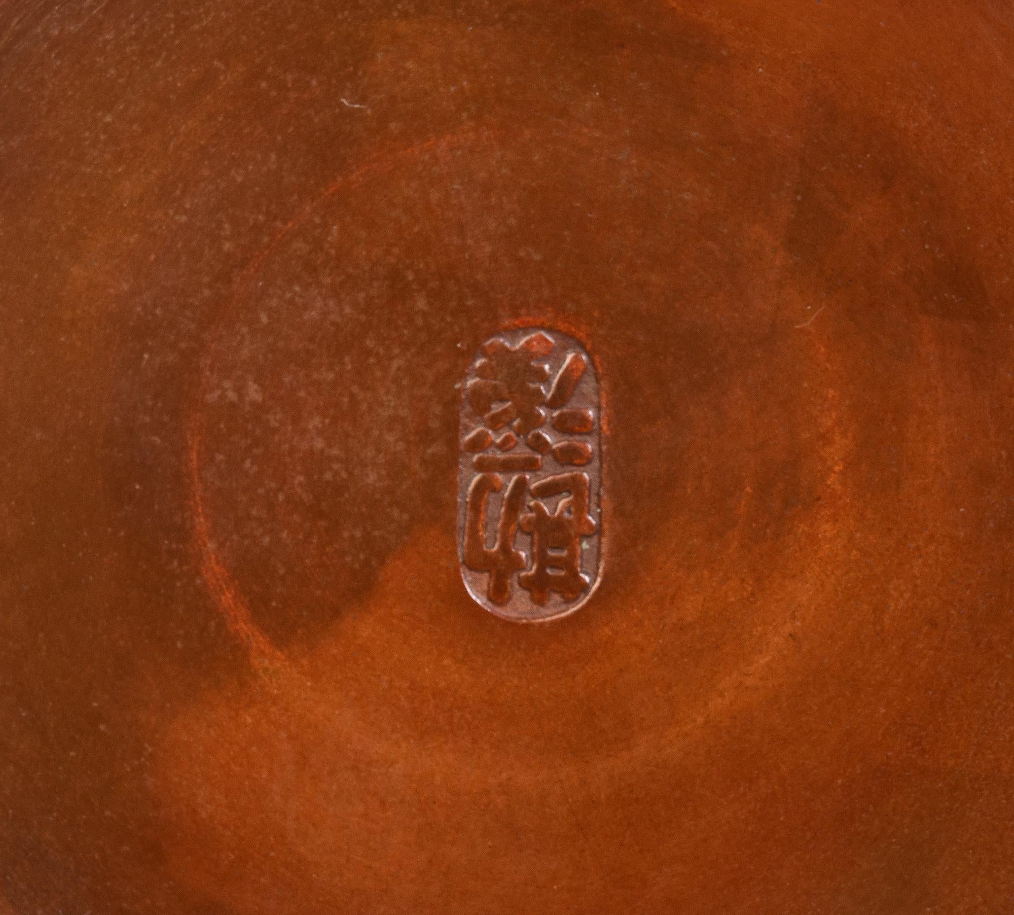 Japanische Showa-Bronzevase des frühen 20. Jahrhunderts mit Künstlerschild im Angebot 9
