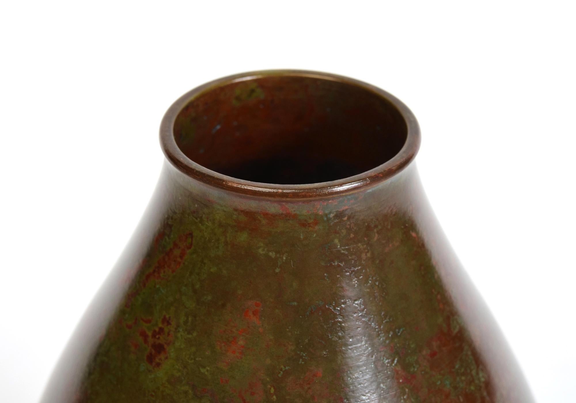 Japanese bronze vase with artist sign, used to decorate single flower arrangement in Japanese traditional tea ceremony. 

Artist signature is on the last photo.

Age: Japan, Showa Period, Early 20th Century
Size: Height 16 C.M. / Width 10.7
