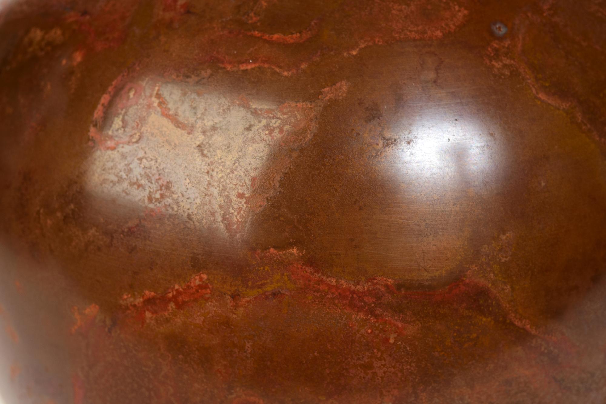 Ferronnerie Début du 20e siècle, Showa, Vase en bronze japonais avec signe de l'artiste en vente