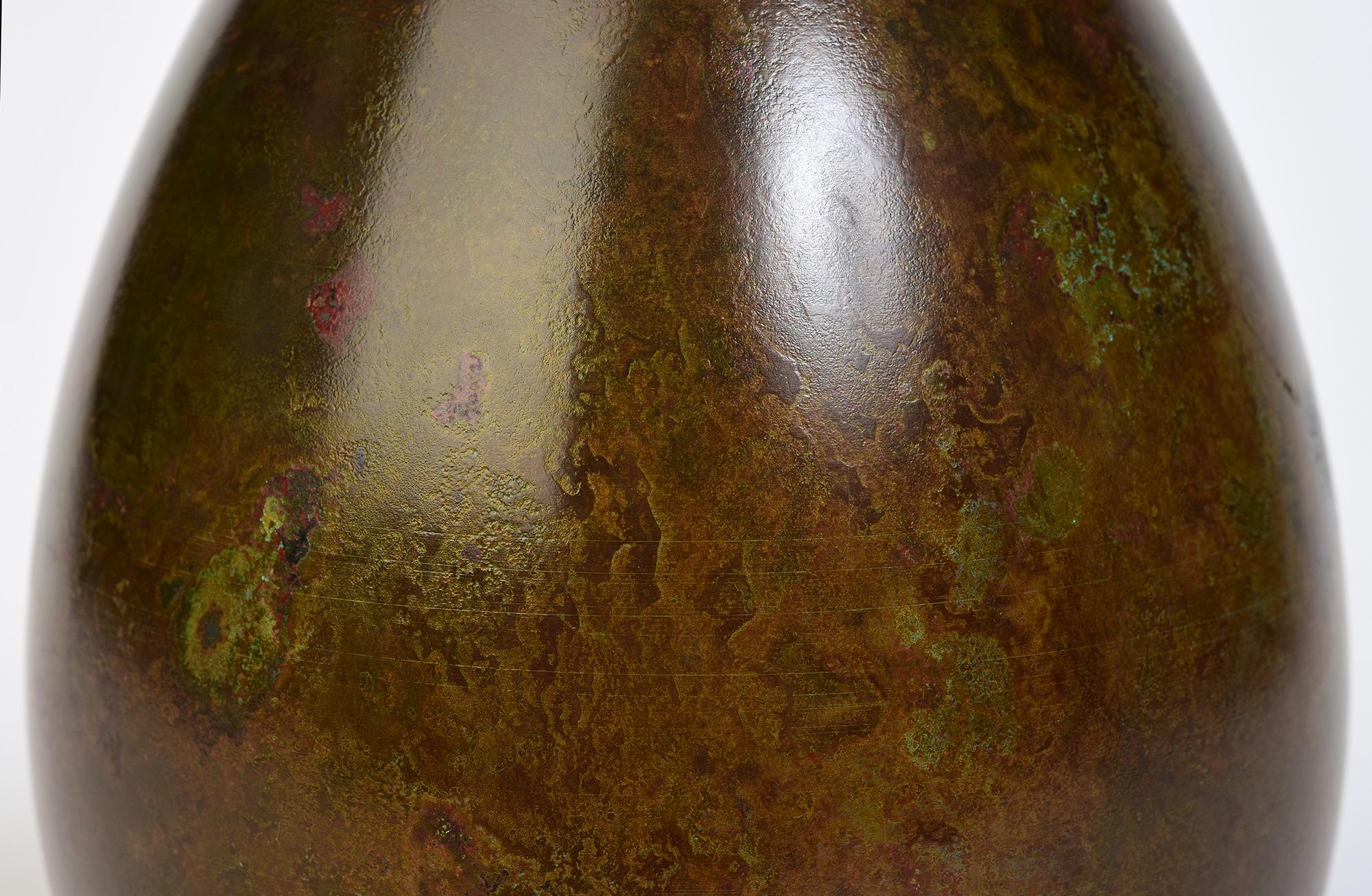 Japonais Début du 20e siècle, Showa, Vase en bronze japonais avec signe de l'artiste en vente