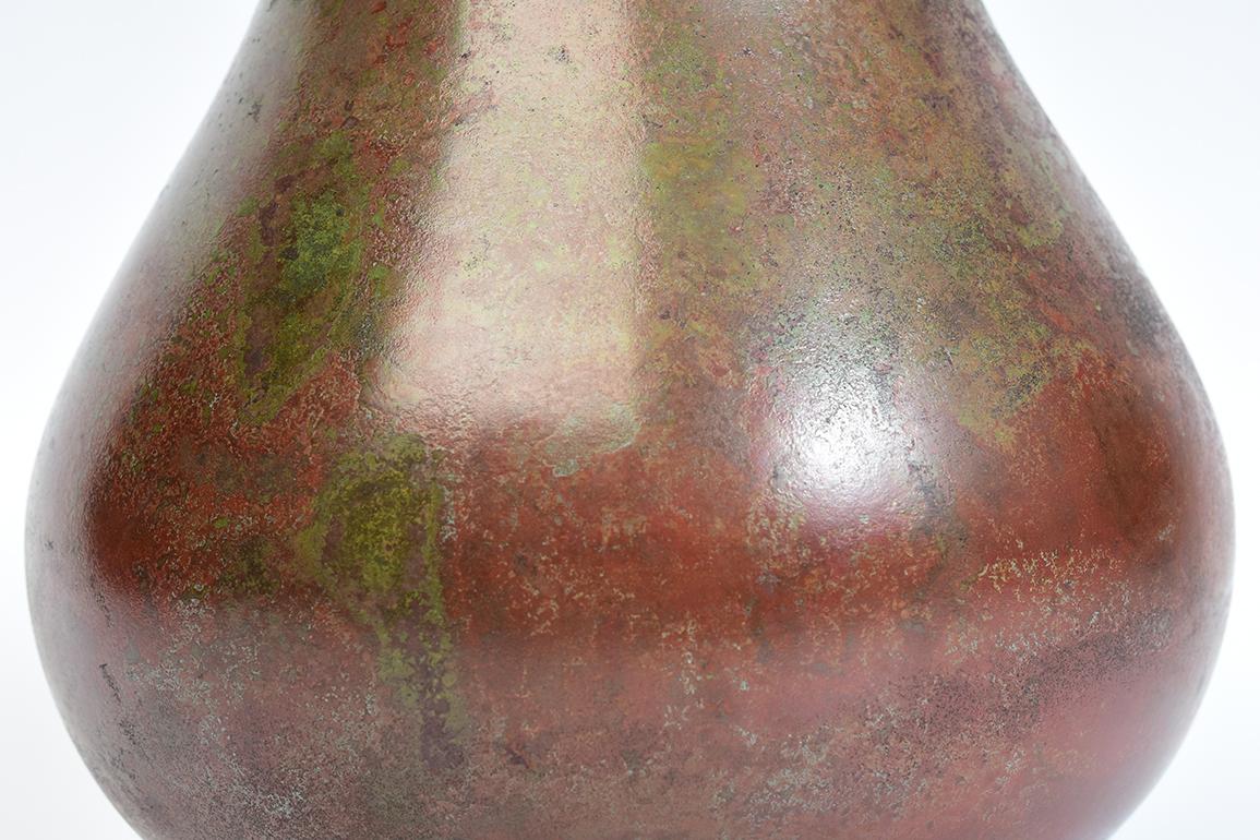 Early 20th Century, Showa, Japanese Bronze Vase with Artist Sign In Good Condition For Sale In Sampantawong, TH