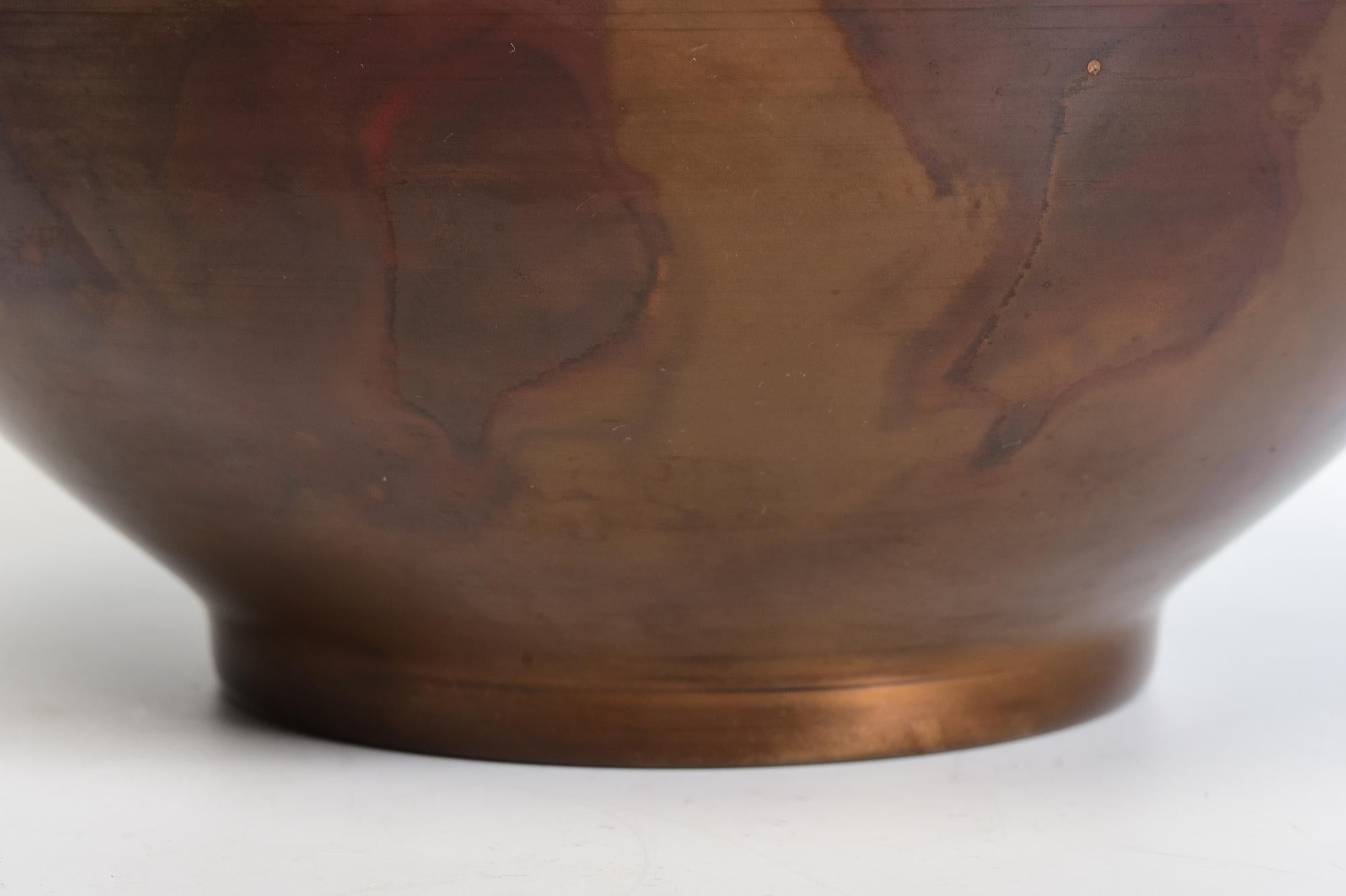 Early 20th Century, Showa, Japanese Bronze Vase with Artist Sign In Good Condition For Sale In Sampantawong, TH