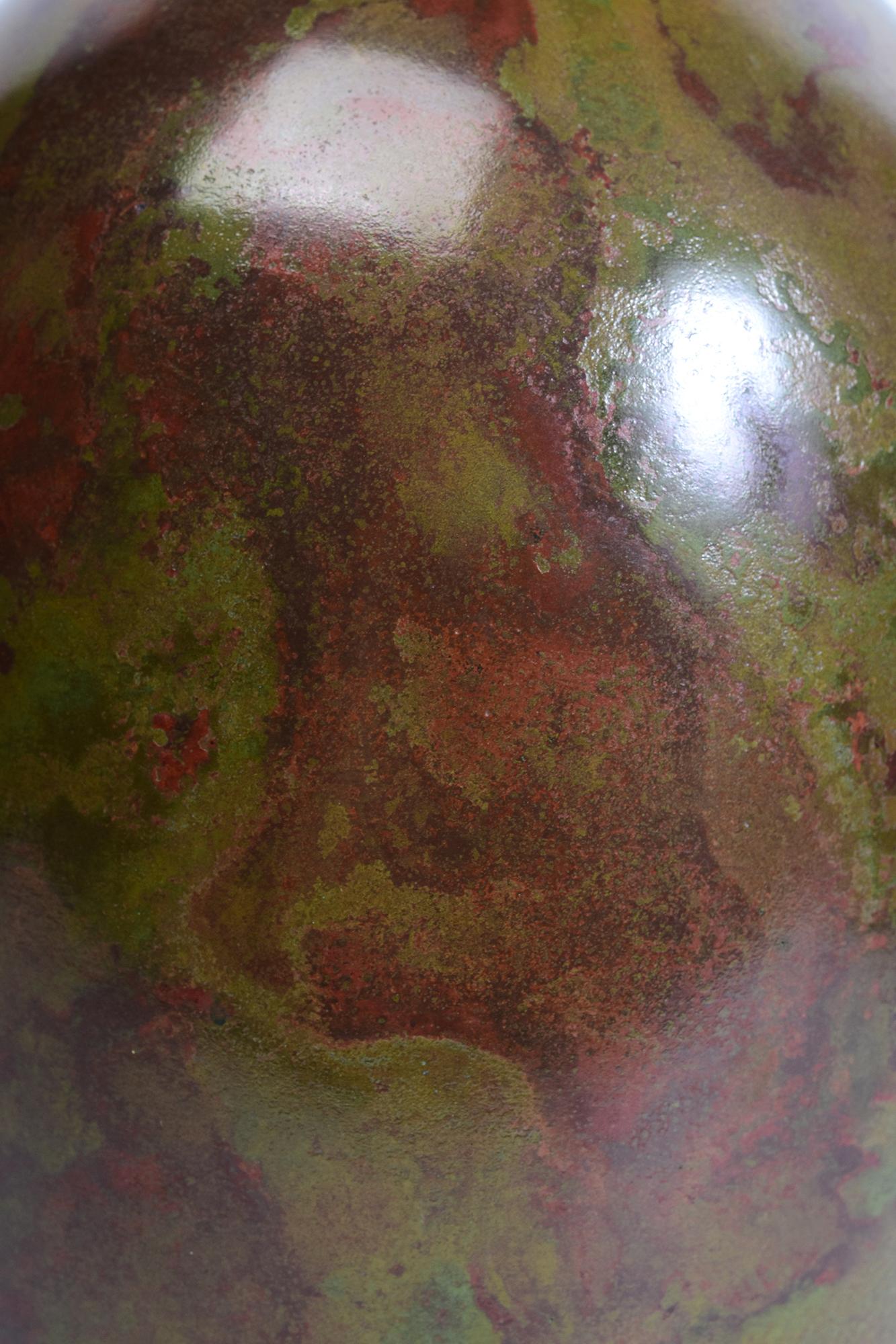 Early 20th Century, Showa, Japanese Bronze Vase with Artist Sign In Good Condition For Sale In Sampantawong, TH