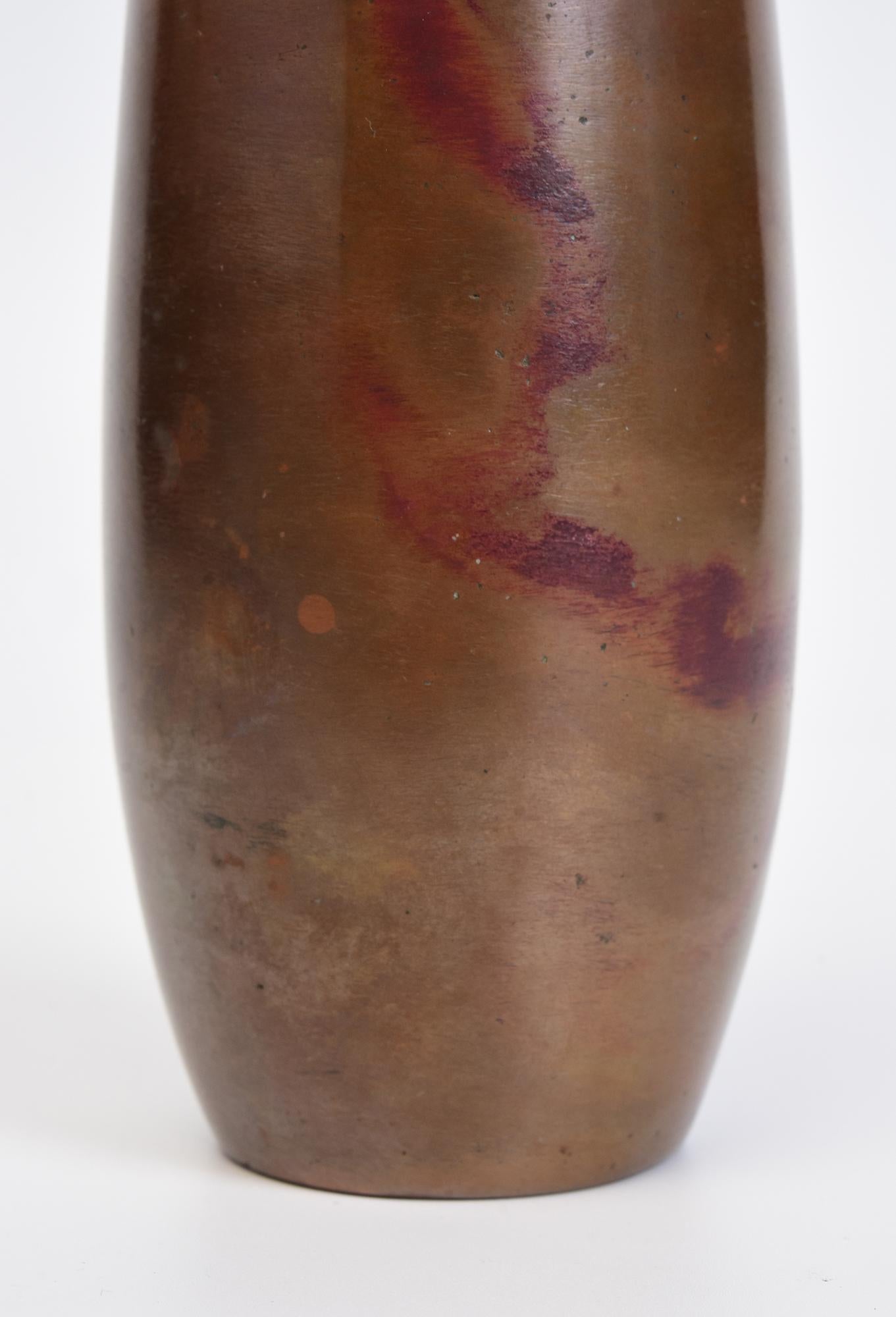 Early 20th Century, Showa, Japanese Bronze Vase with Artist Sign In Good Condition For Sale In Sampantawong, TH