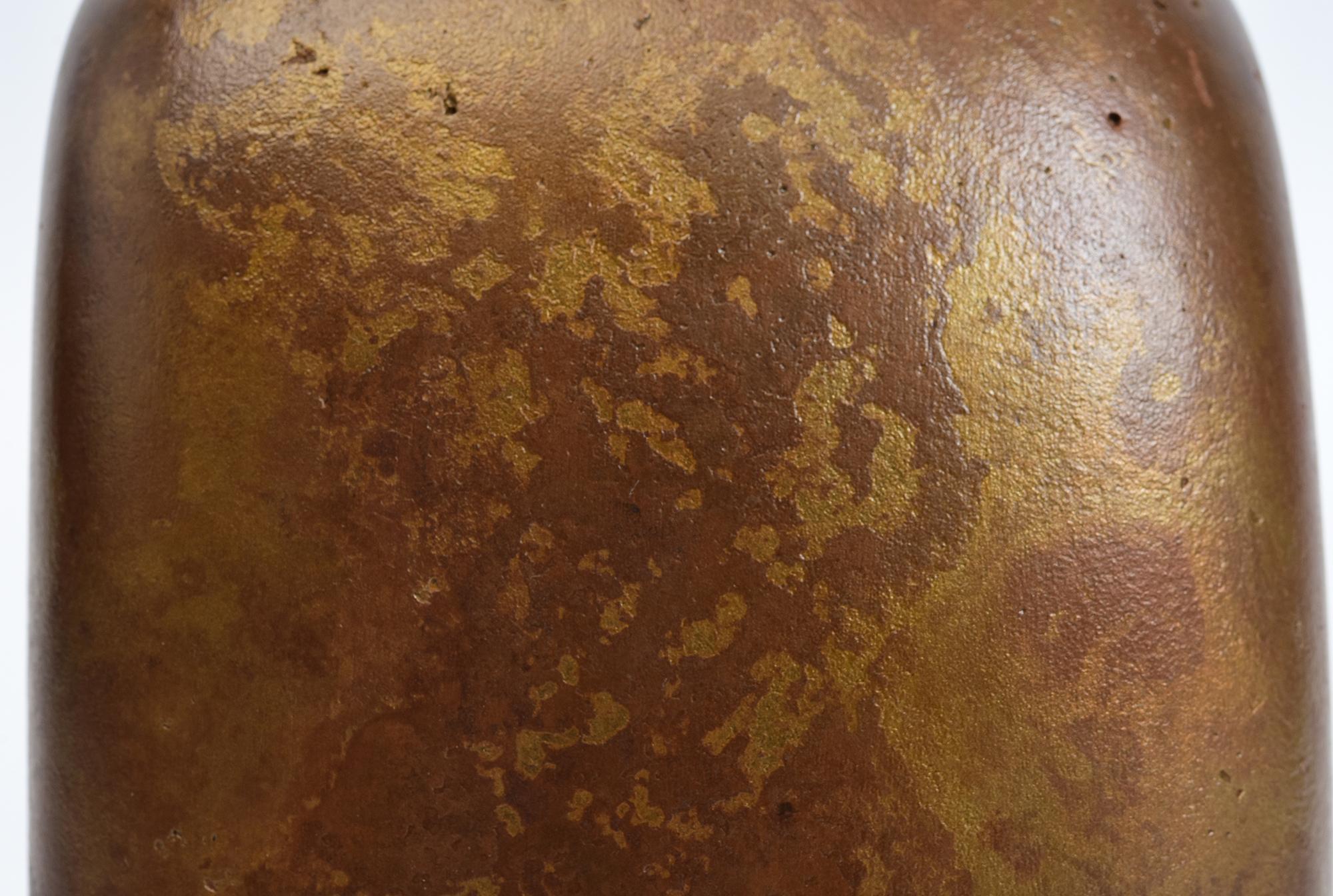 Early 20th Century, Showa, Japanese Bronze Vase with Artist Sign In Good Condition For Sale In Sampantawong, TH