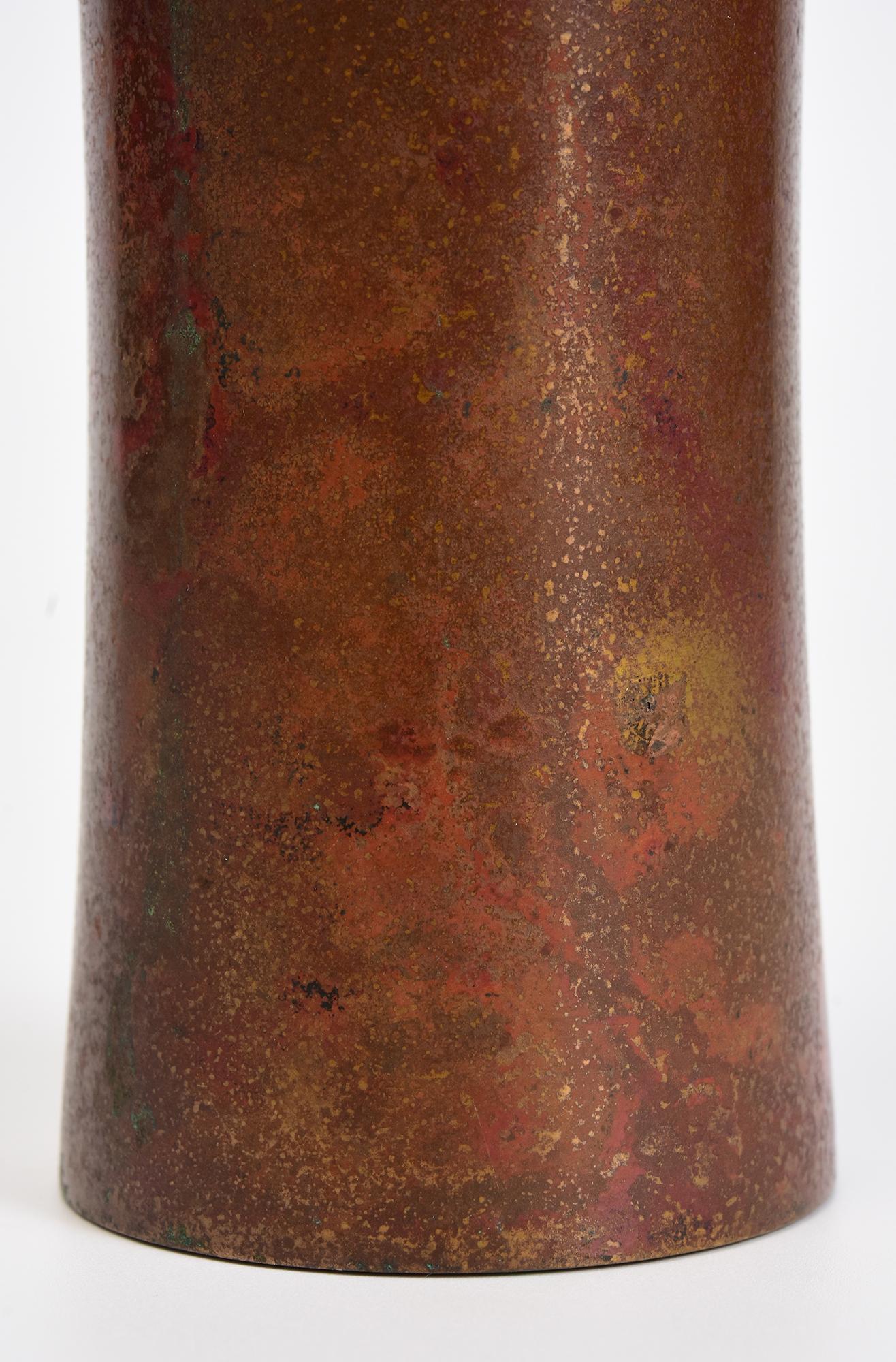 Early 20th Century, Showa, Japanese Bronze Vase with Artist Sign In Good Condition For Sale In Sampantawong, TH