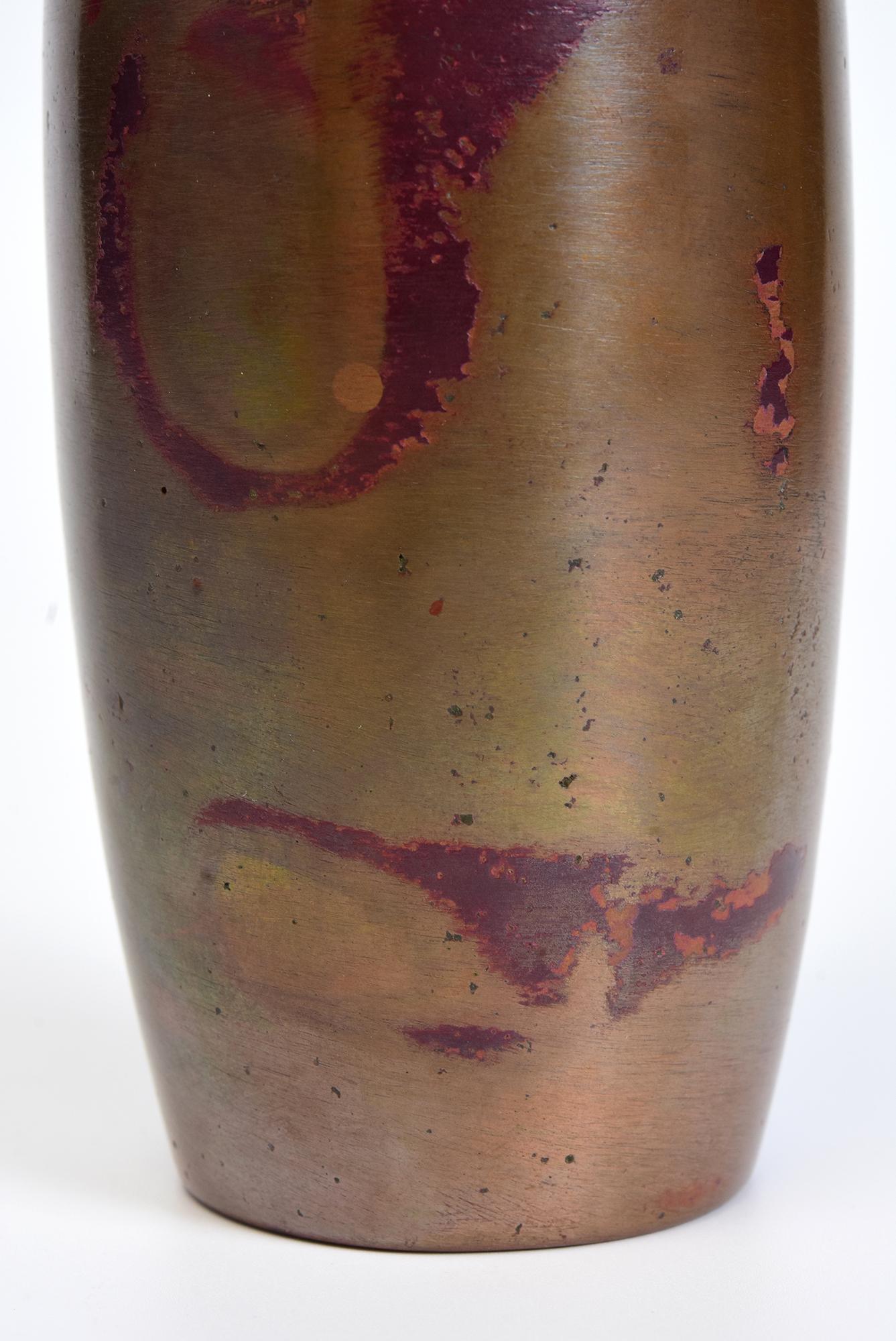 Ferronnerie Début du 20e siècle, Showa, Vase en bronze japonais avec signe de l'artiste en vente