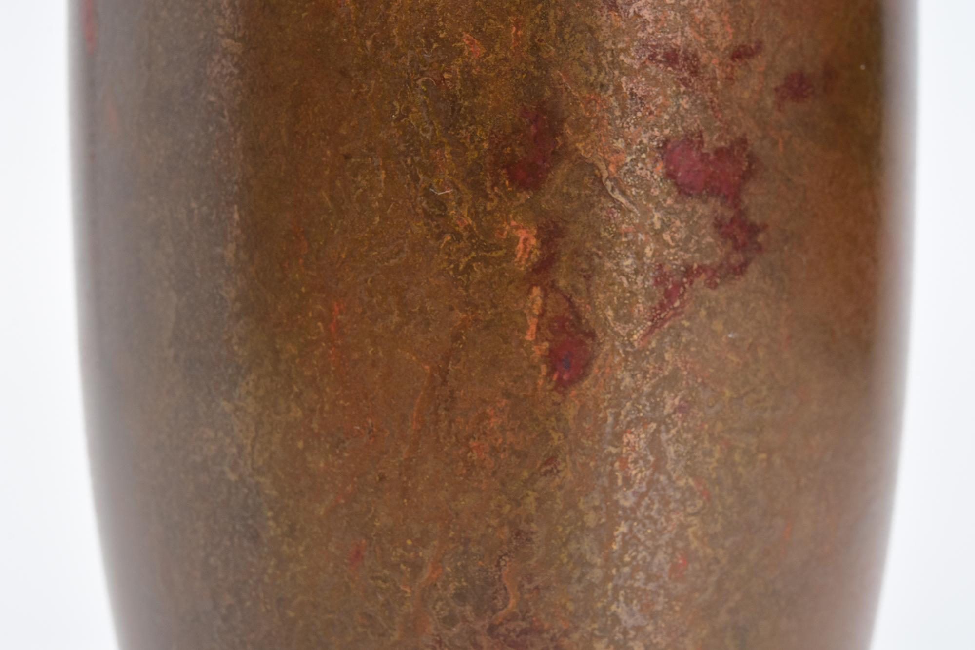 Ferronnerie Début du 20e siècle, Showa, Vase en bronze japonais avec signe de l'artiste en vente