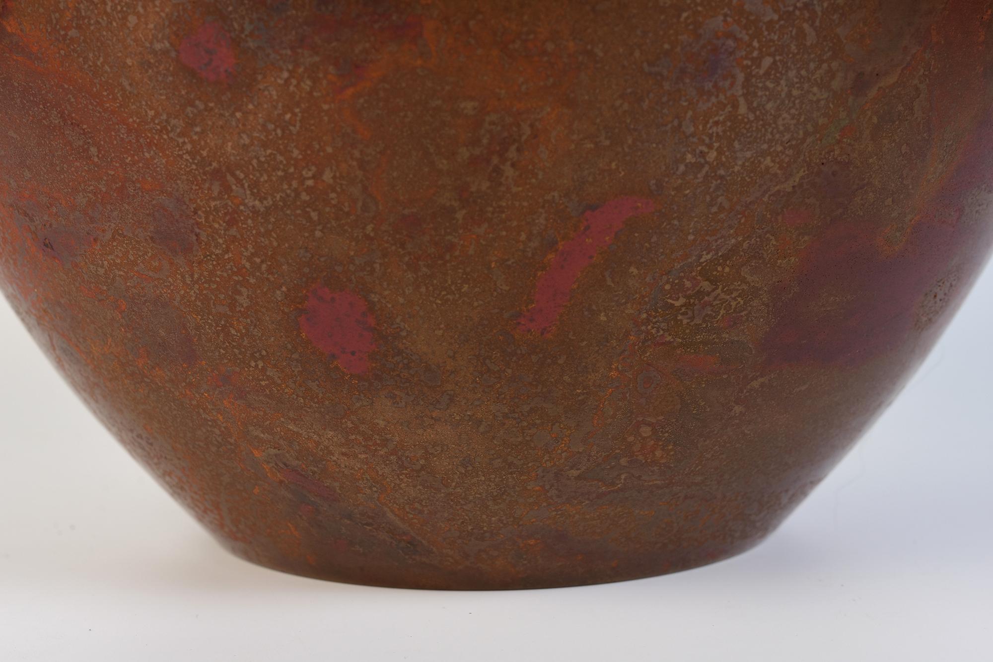 Ferronnerie Début du 20e siècle, Showa, Vase en bronze japonais avec signe de l'artiste en vente