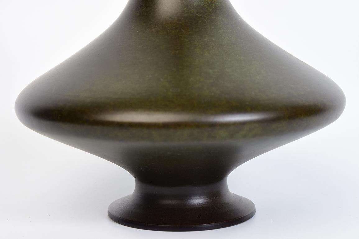 Early 20th Century, Showa, Japanese Bronze Vase with Artist Sign For Sale 1