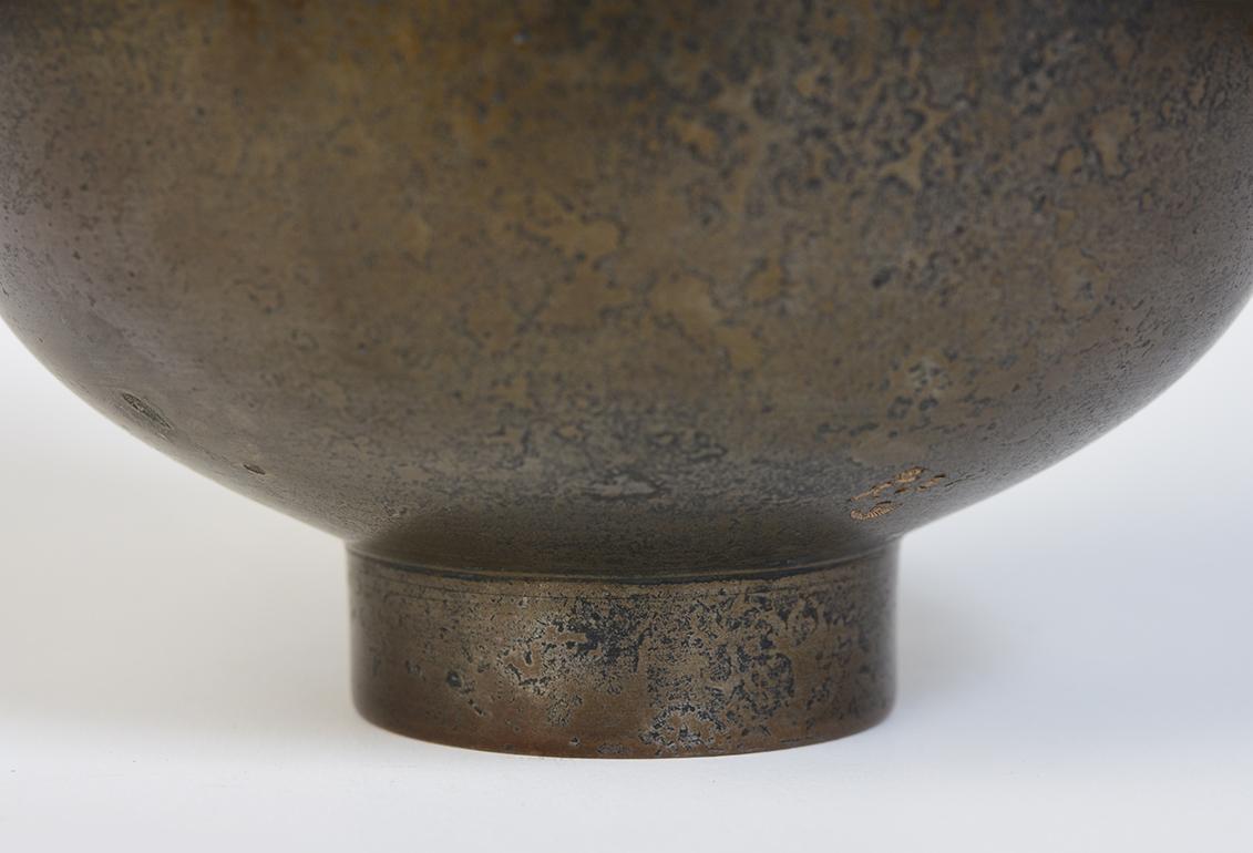 Early 20th Century, Showa, Japanese Bronze Vase with Artist Sign For Sale 1