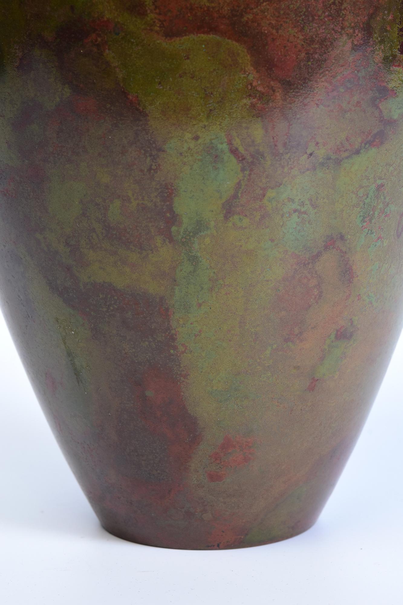 Early 20th Century, Showa, Japanese Bronze Vase with Artist Sign For Sale 1