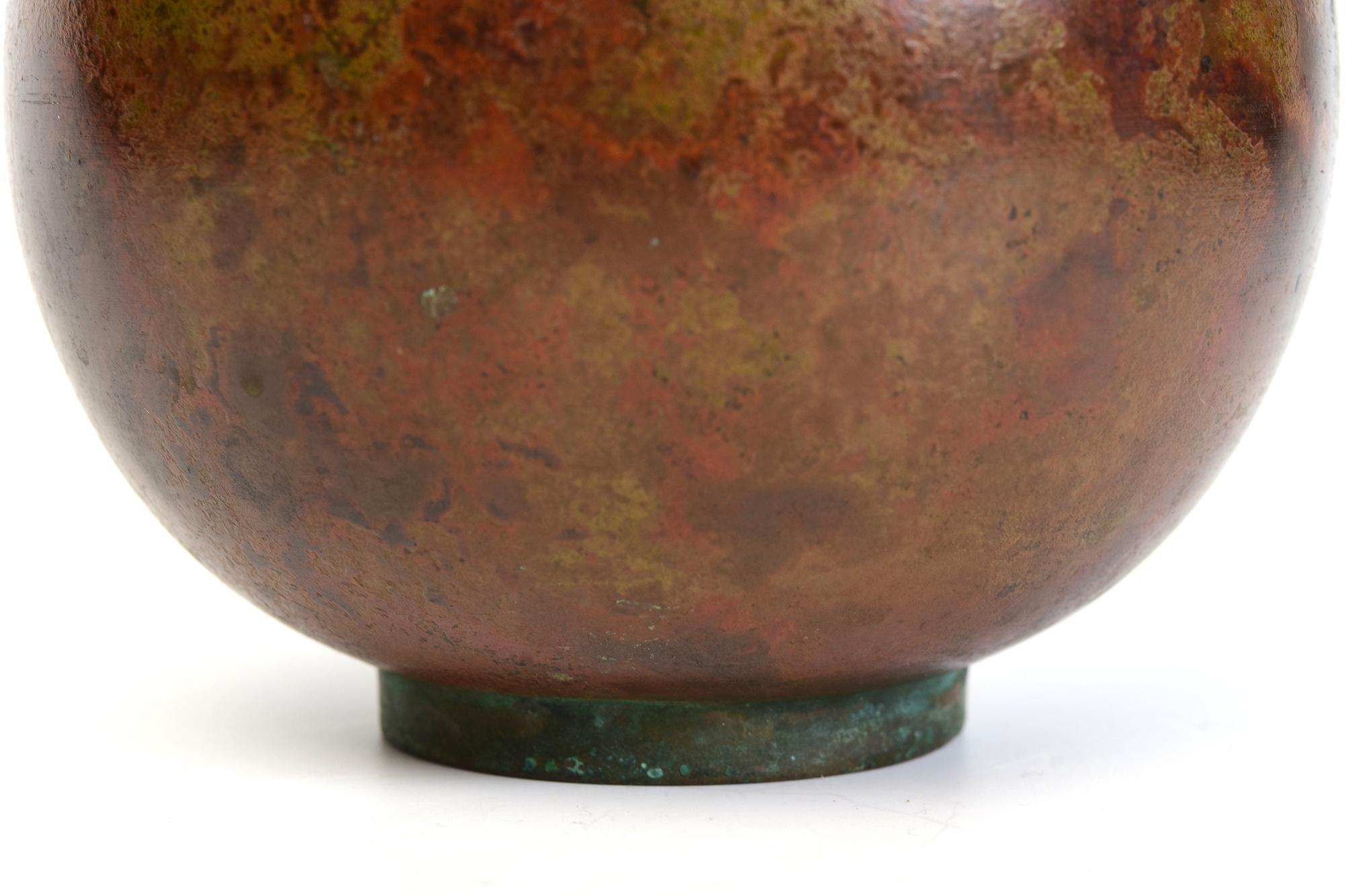 Early 20th Century, Showa, Japanese Bronze Vase with Artist Sign For Sale 1
