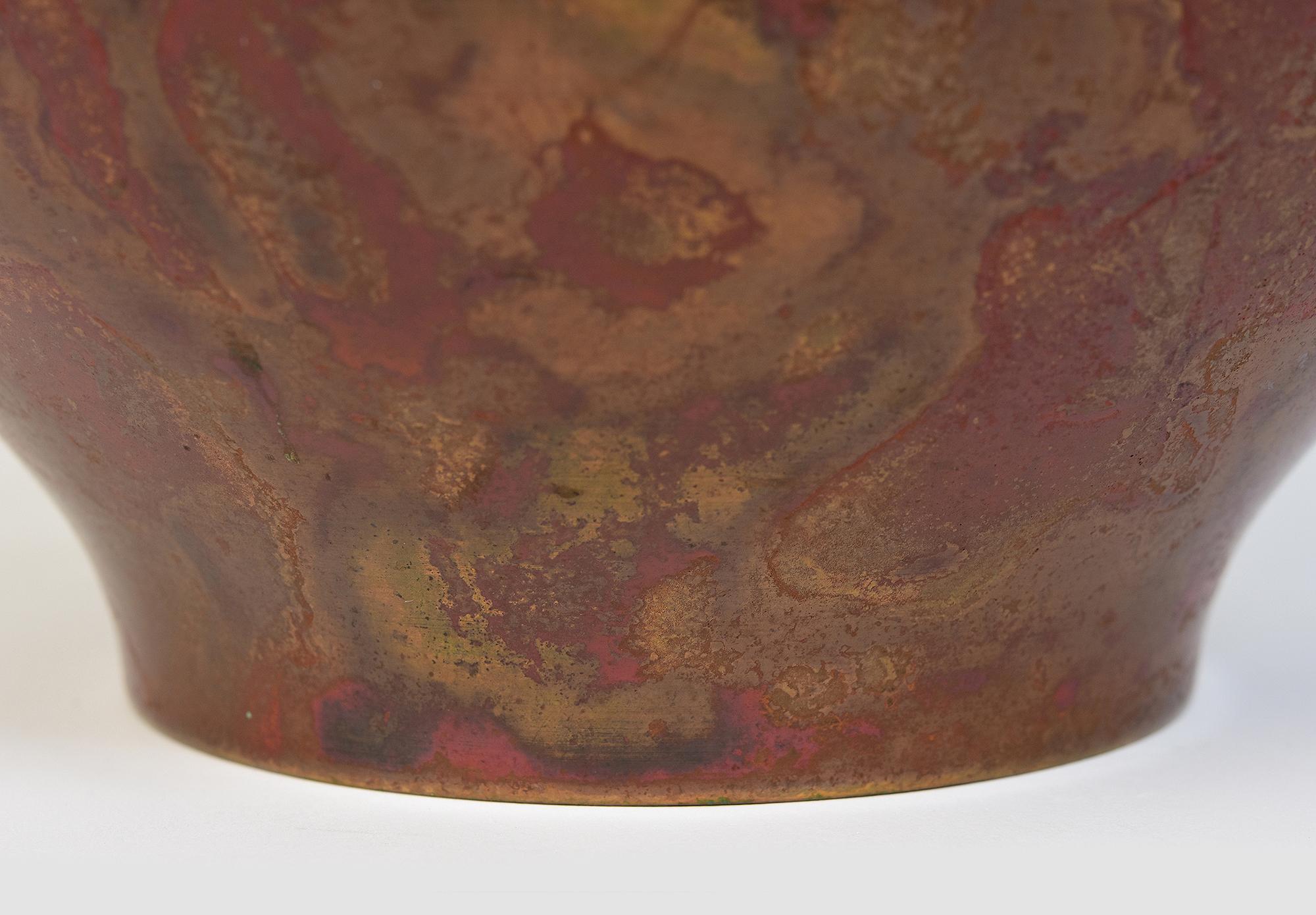 Début du 20e siècle, Showa, Vase en bronze japonais avec signe de l'artiste Bon état - En vente à Sampantawong, TH