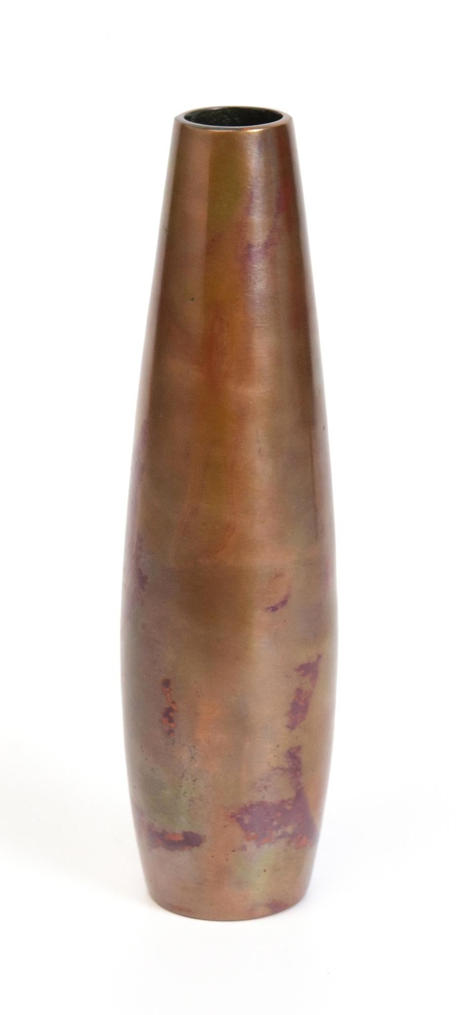 Début du 20e siècle, Showa, Vase en bronze japonais avec signe de l'artiste Bon état - En vente à Sampantawong, TH