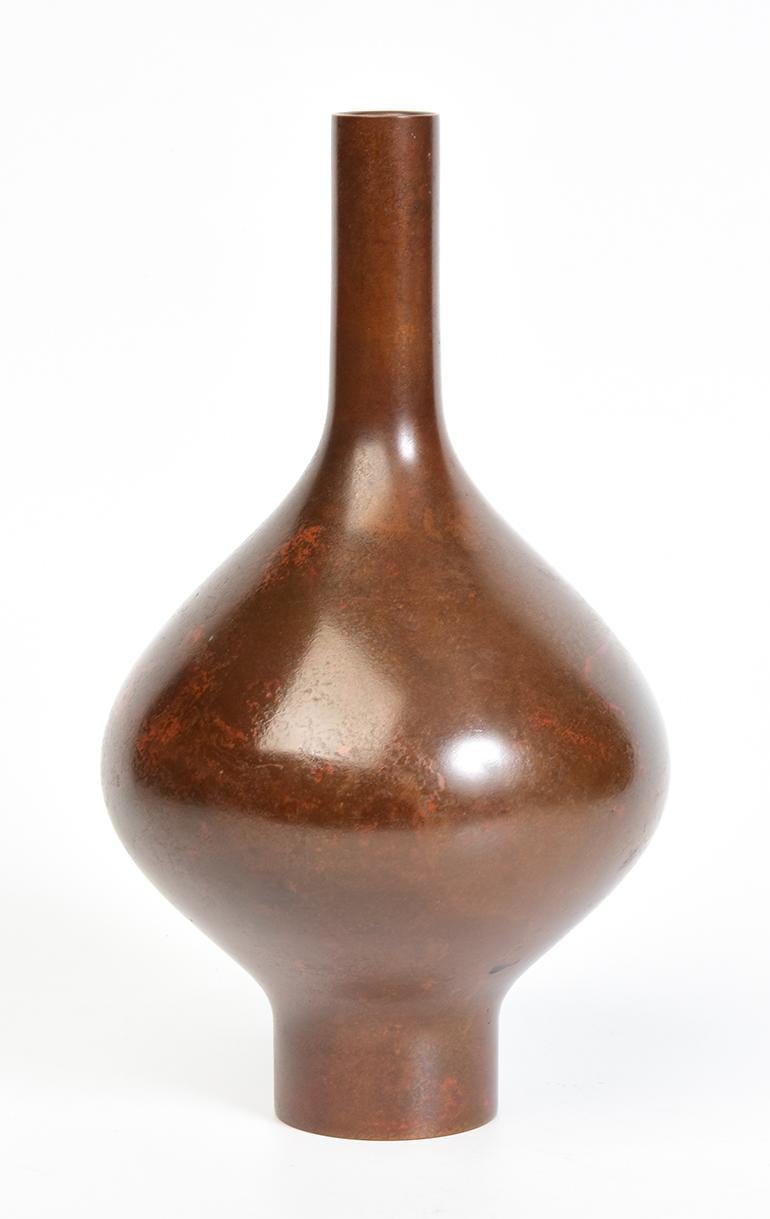 20ième siècle Début du 20e siècle, Showa, Vase en bronze japonais avec signe de l'artiste en vente