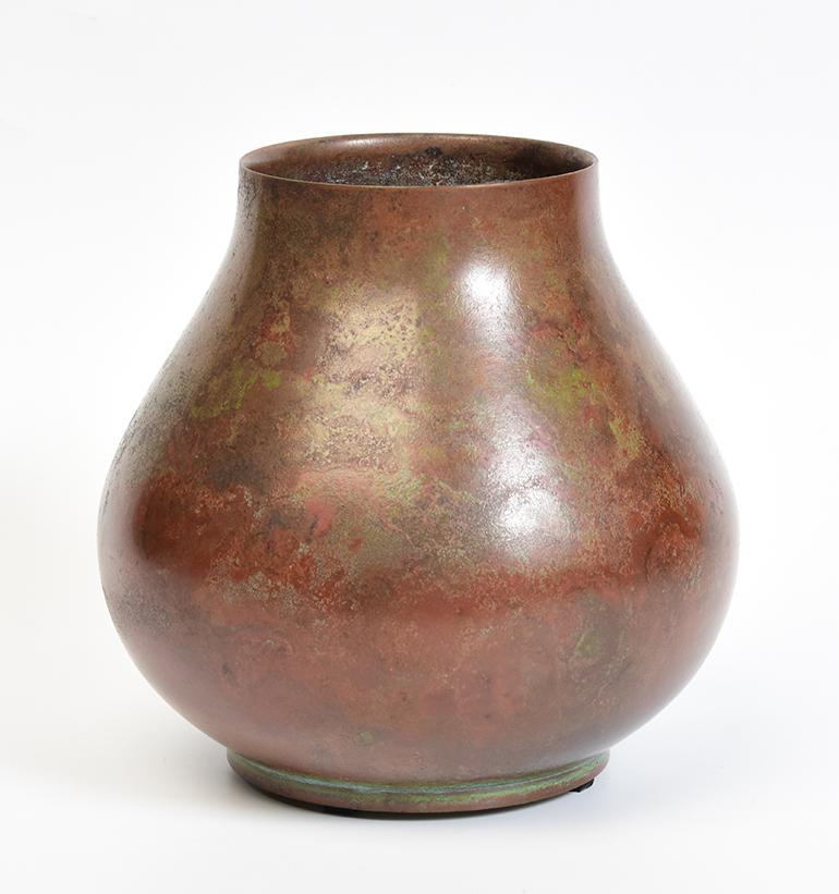 20ième siècle Début du 20e siècle, Showa, Vase en bronze japonais avec signe de l'artiste en vente