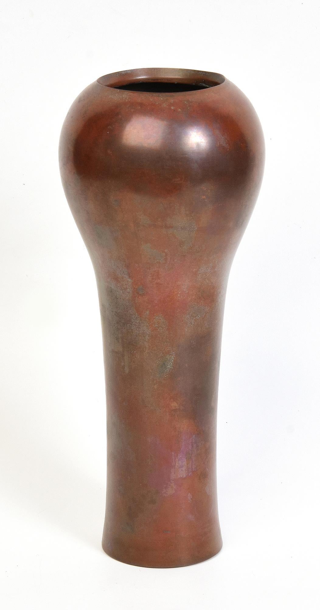 Early 20th Century, Showa, Japanese Bronze Vase with Artist Sign For Sale 2