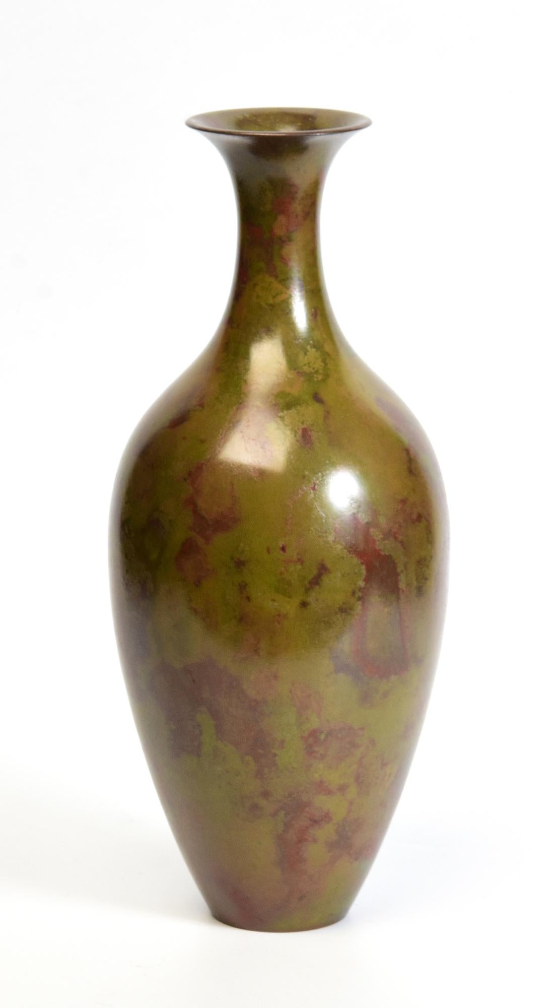 Early 20th Century, Showa, Japanese Bronze Vase with Artist Sign For Sale 2