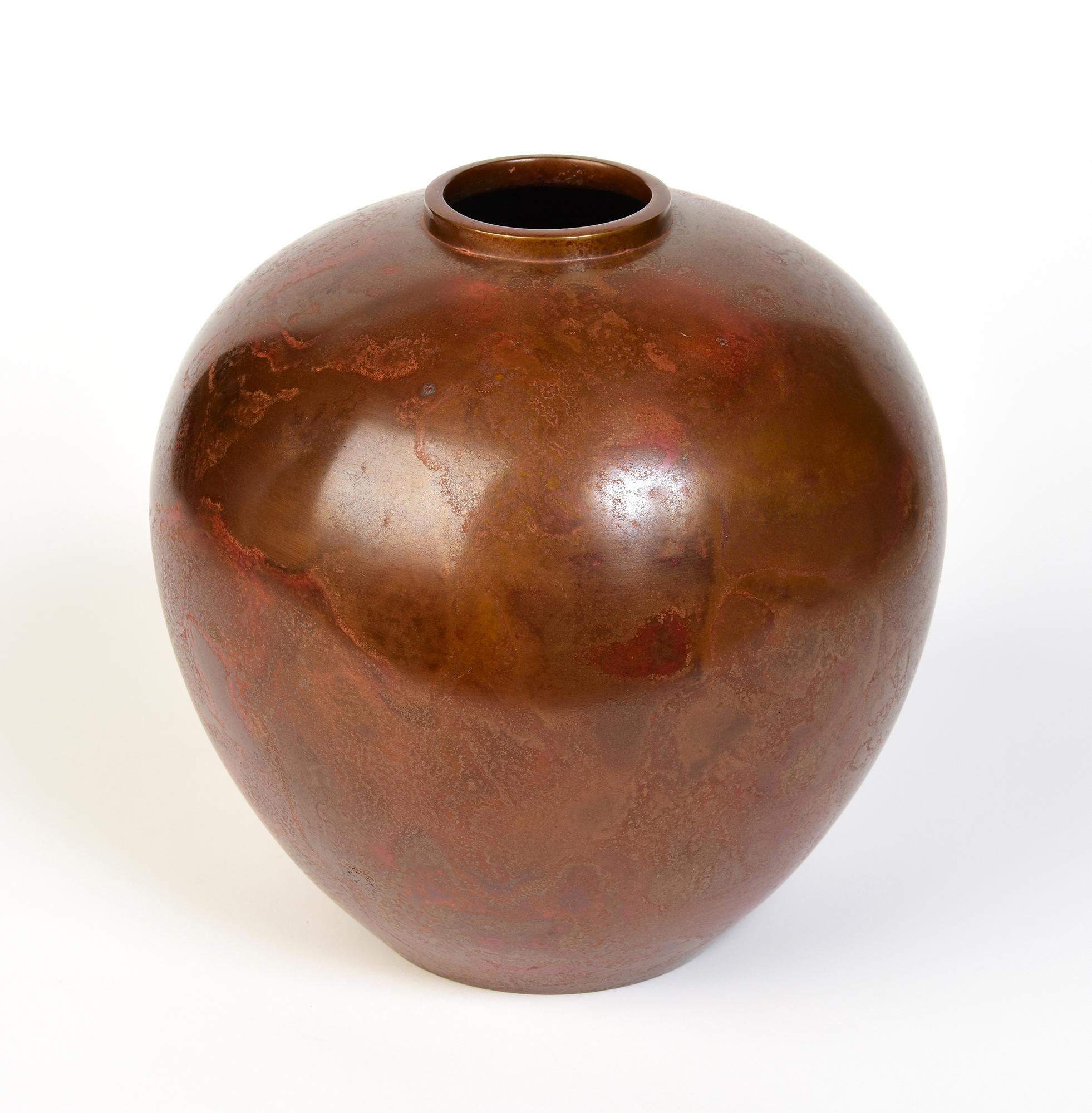 Bronze Début du 20e siècle, Showa, Vase en bronze japonais avec signe de l'artiste en vente