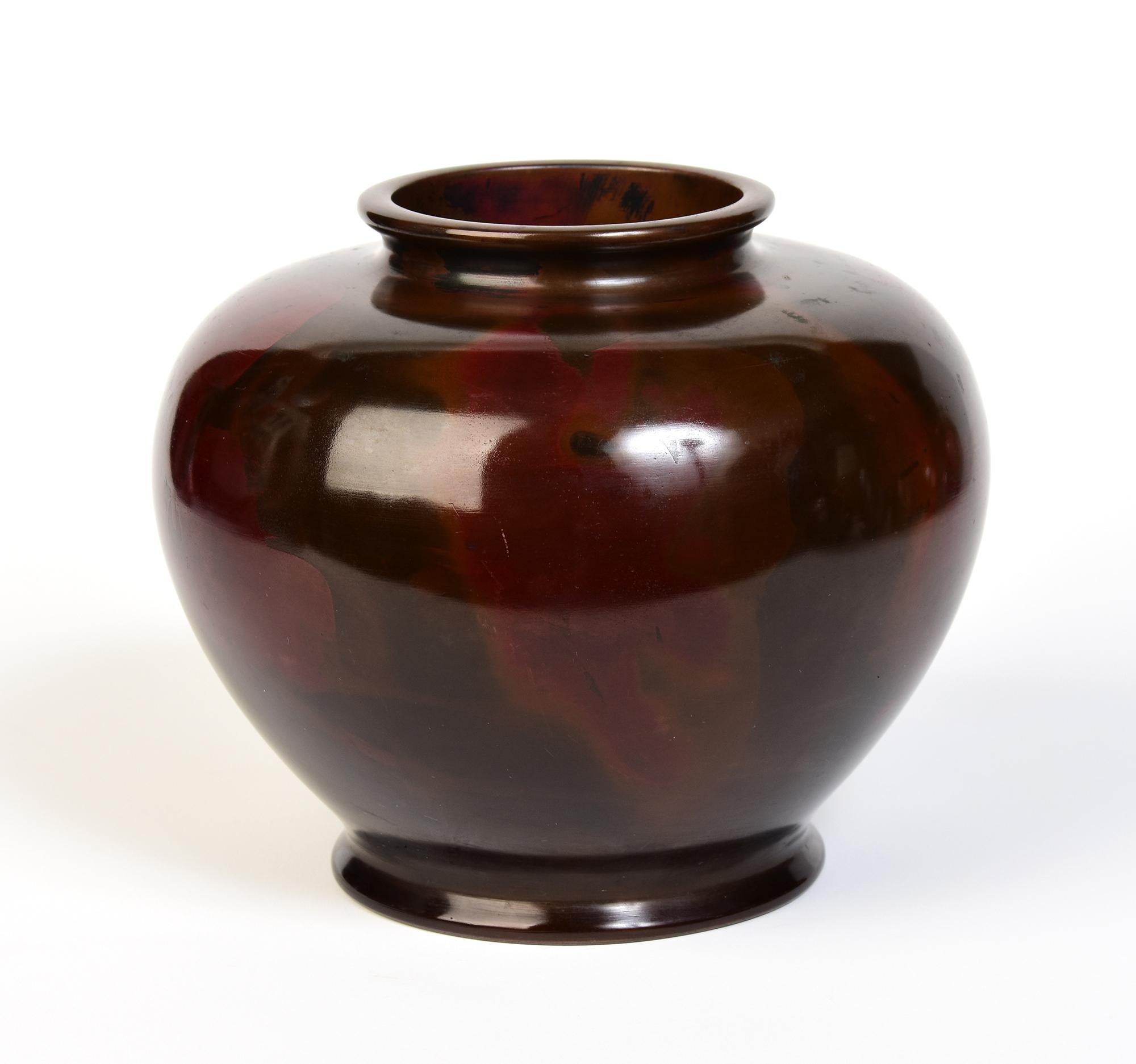 20ième siècle Début du 20e siècle, Showa, Vase en bronze japonais avec signe de l'artiste en vente