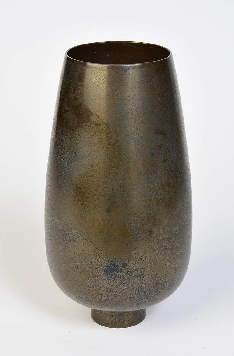 Early 20th Century, Showa, Japanese Bronze Vase with Artist Sign For Sale 3