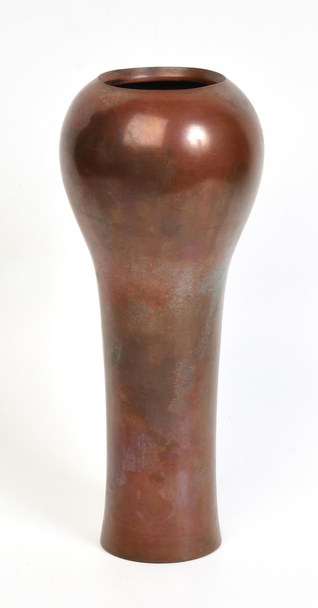 Early 20th Century, Showa, Japanese Bronze Vase with Artist Sign For Sale 3