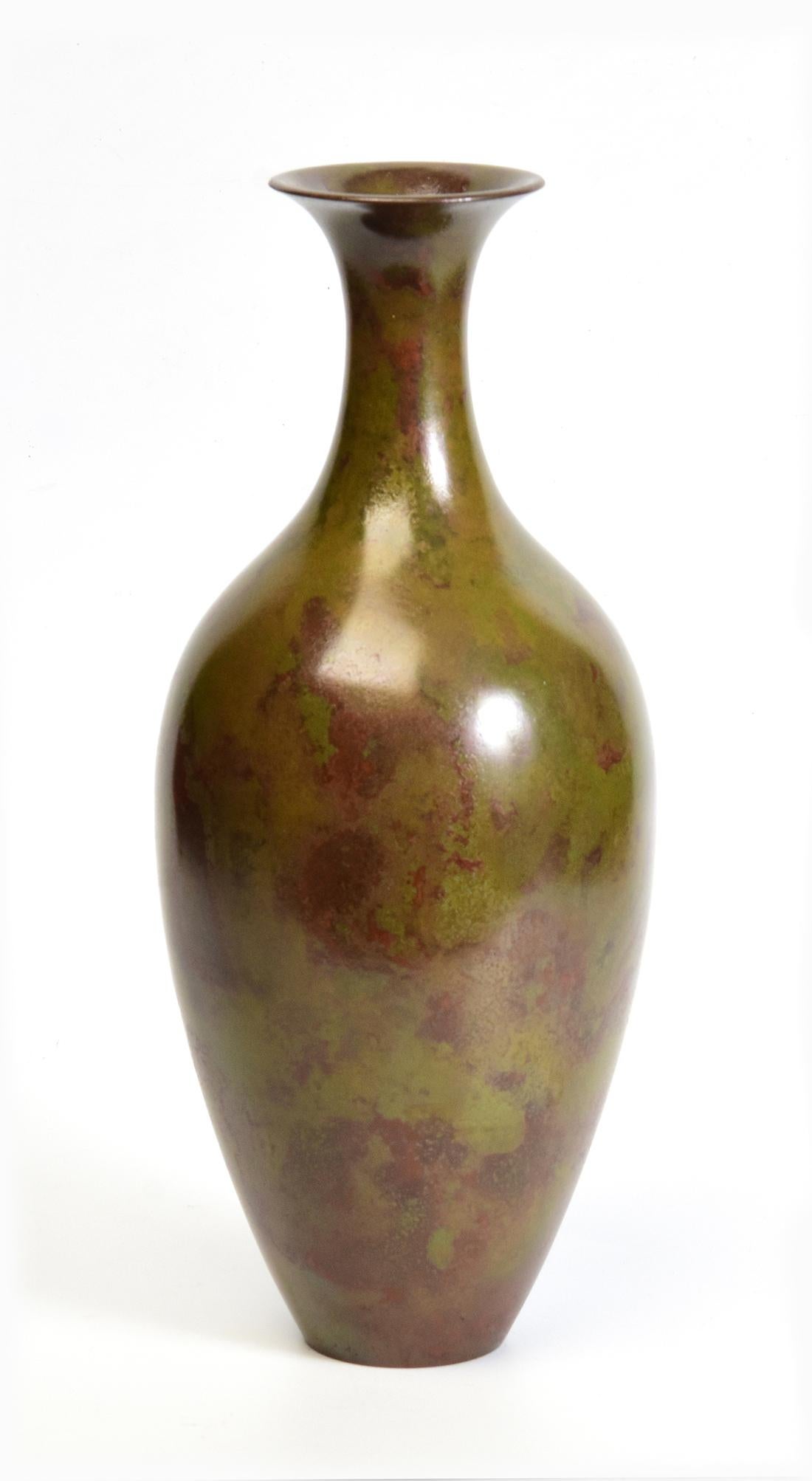 Early 20th Century, Showa, Japanese Bronze Vase with Artist Sign For Sale 3