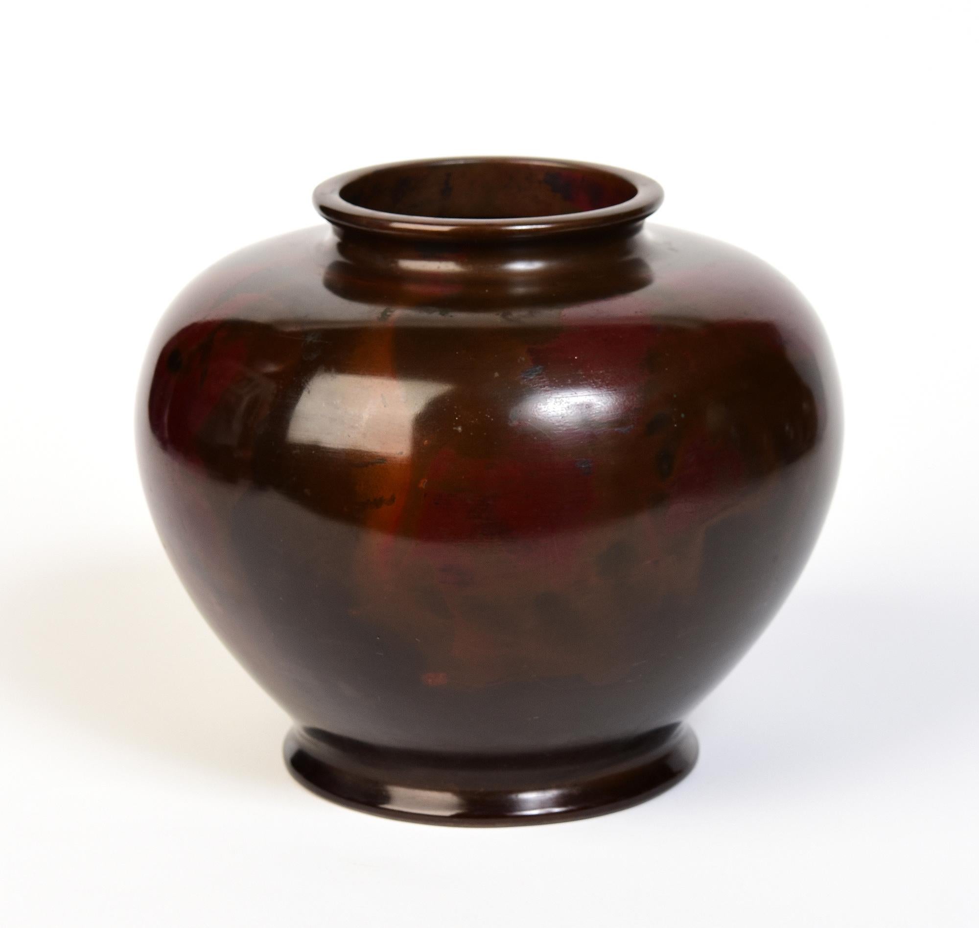 Bronze Début du 20e siècle, Showa, Vase en bronze japonais avec signe de l'artiste en vente