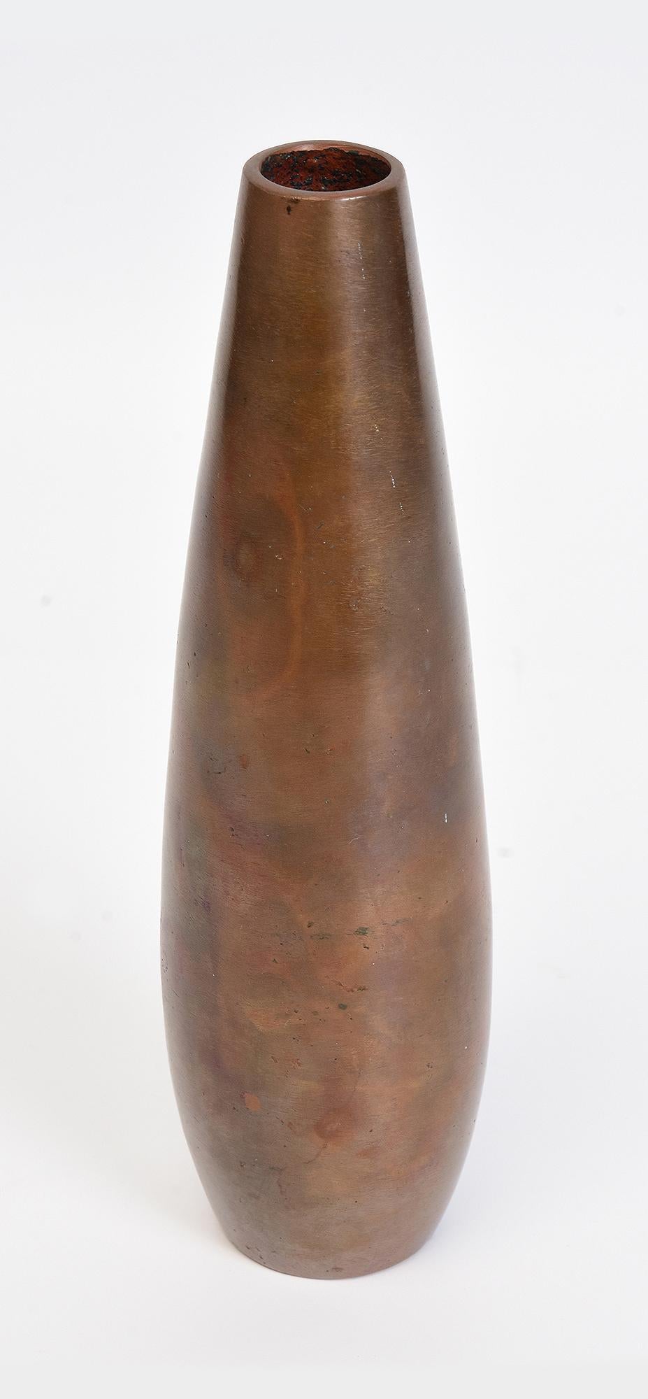 Early 20th Century, Showa, Japanese Bronze Vase with Artist Sign For Sale 3