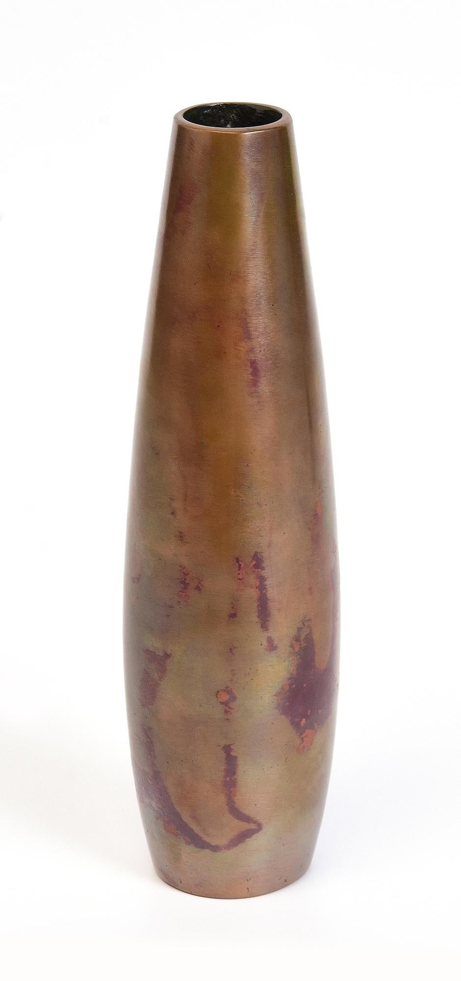 Bronze Début du 20e siècle, Showa, Vase en bronze japonais avec signe de l'artiste en vente