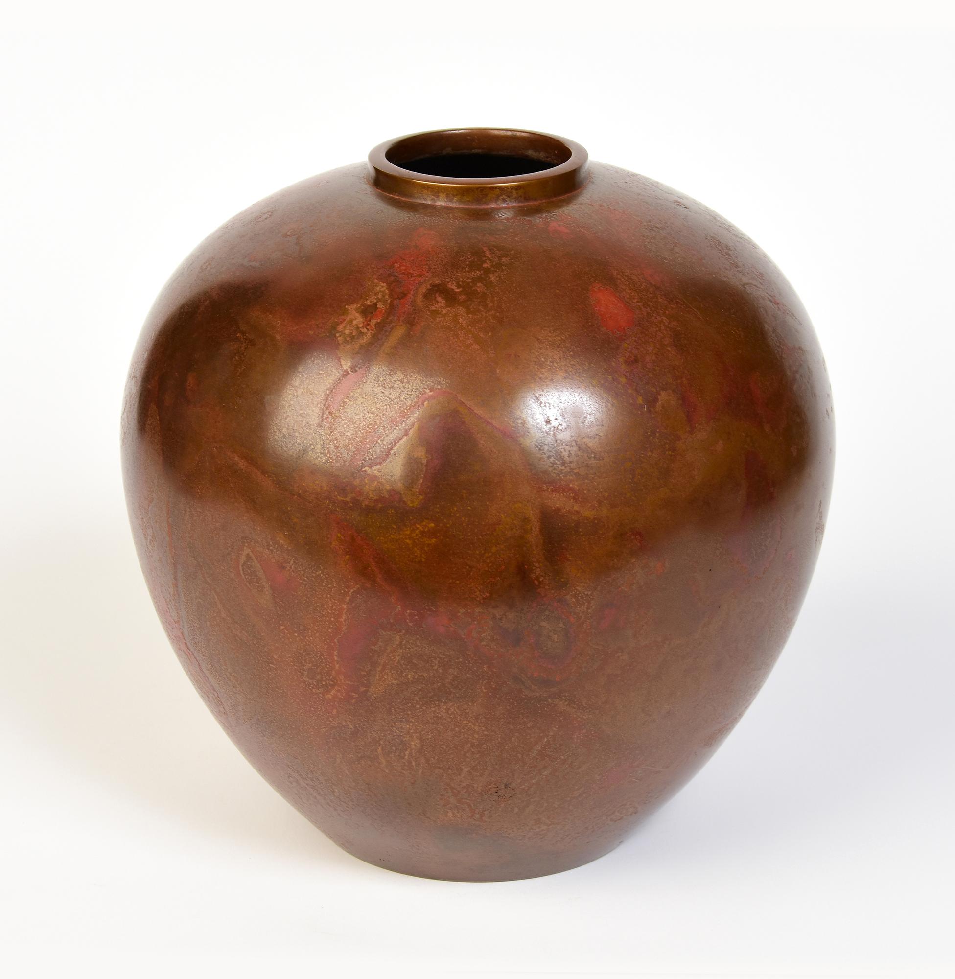 Début du 20e siècle, Showa, Vase en bronze japonais avec signe de l'artiste en vente 2