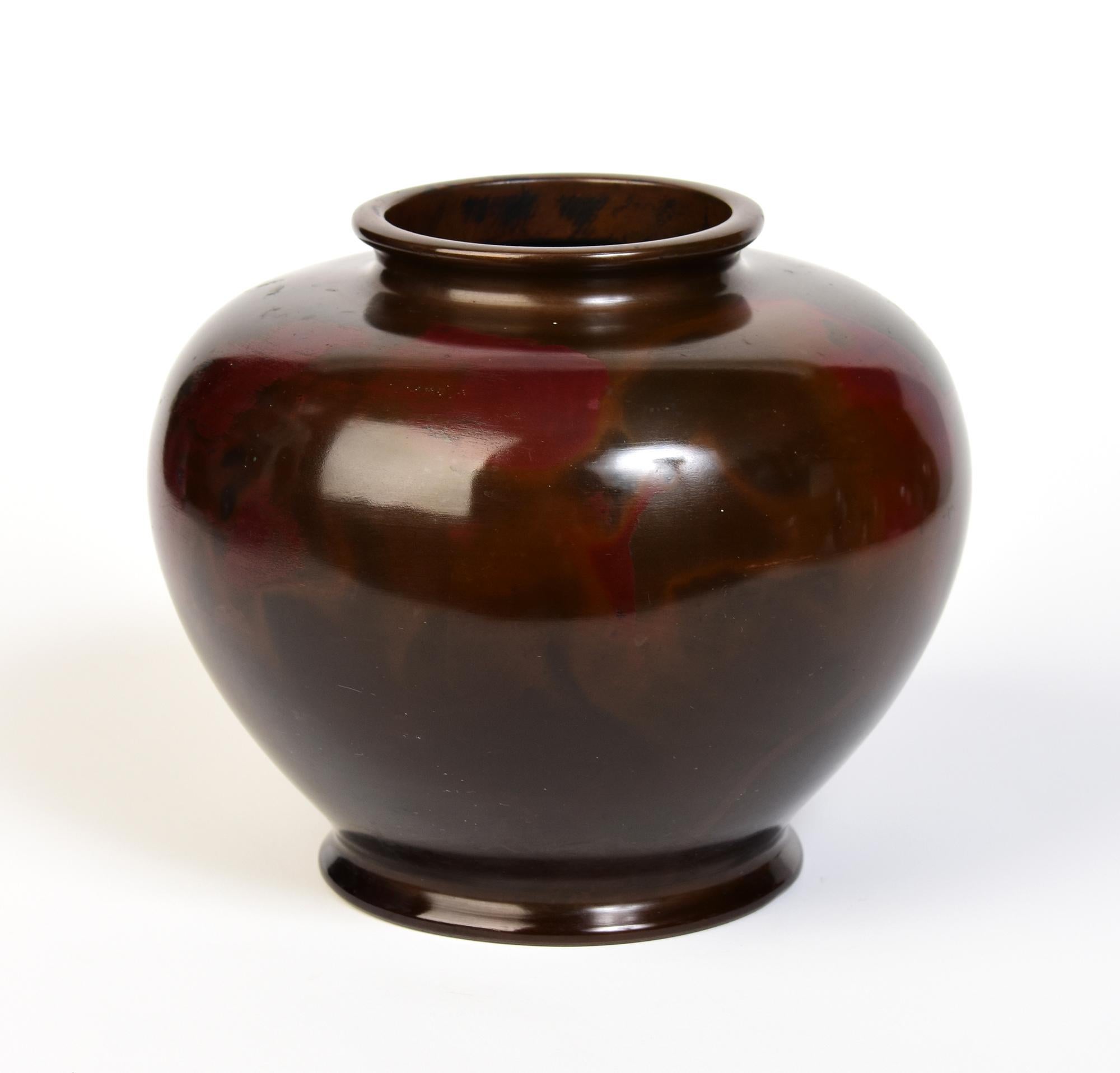 Début du 20e siècle, Showa, Vase en bronze japonais avec signe de l'artiste en vente 1