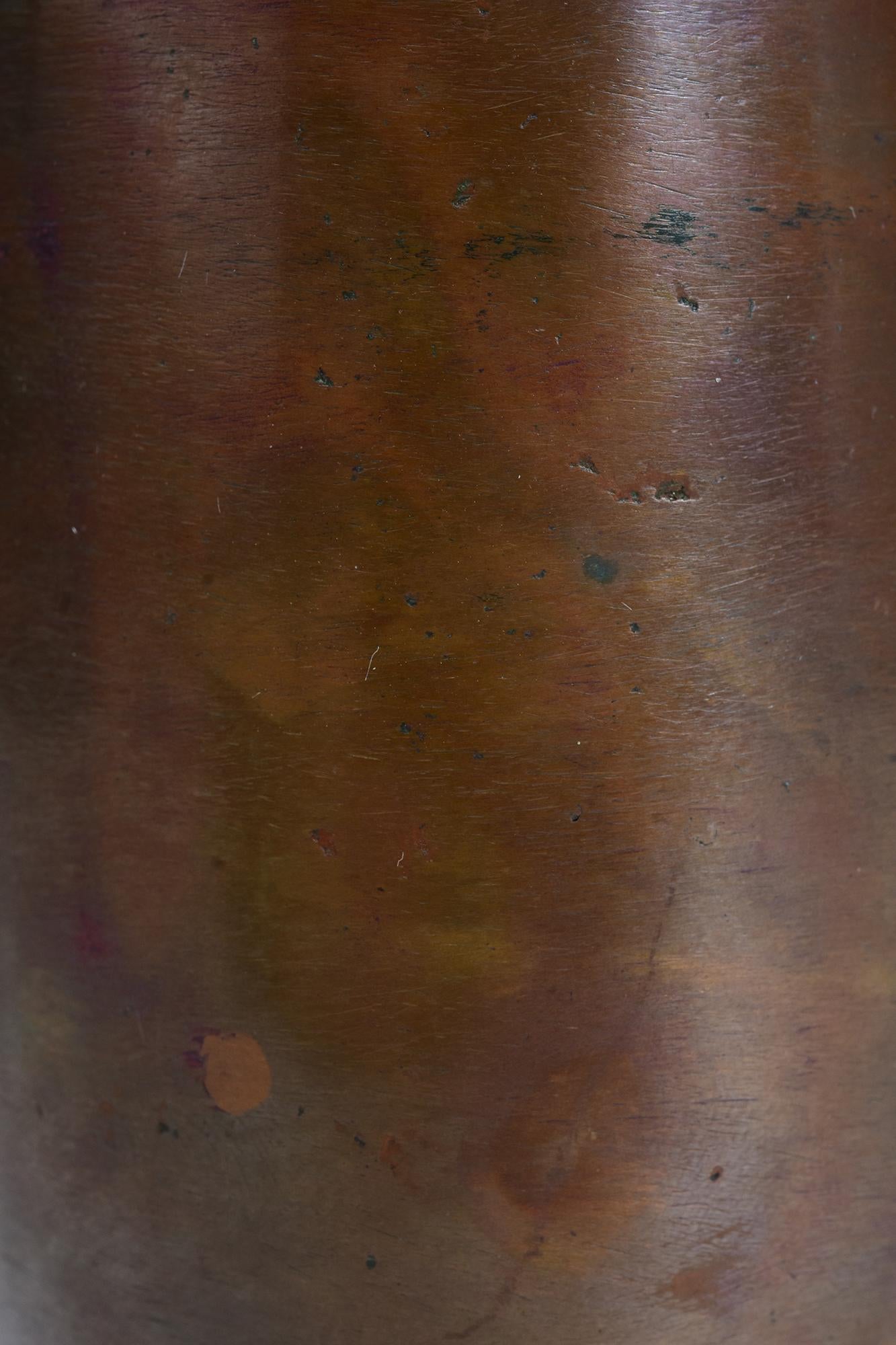 Early 20th Century, Showa, Japanese Bronze Vase with Artist Sign For Sale 4