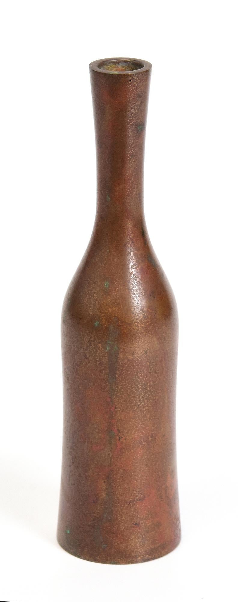 Early 20th Century, Showa, Japanese Bronze Vase with Artist Sign For Sale 4