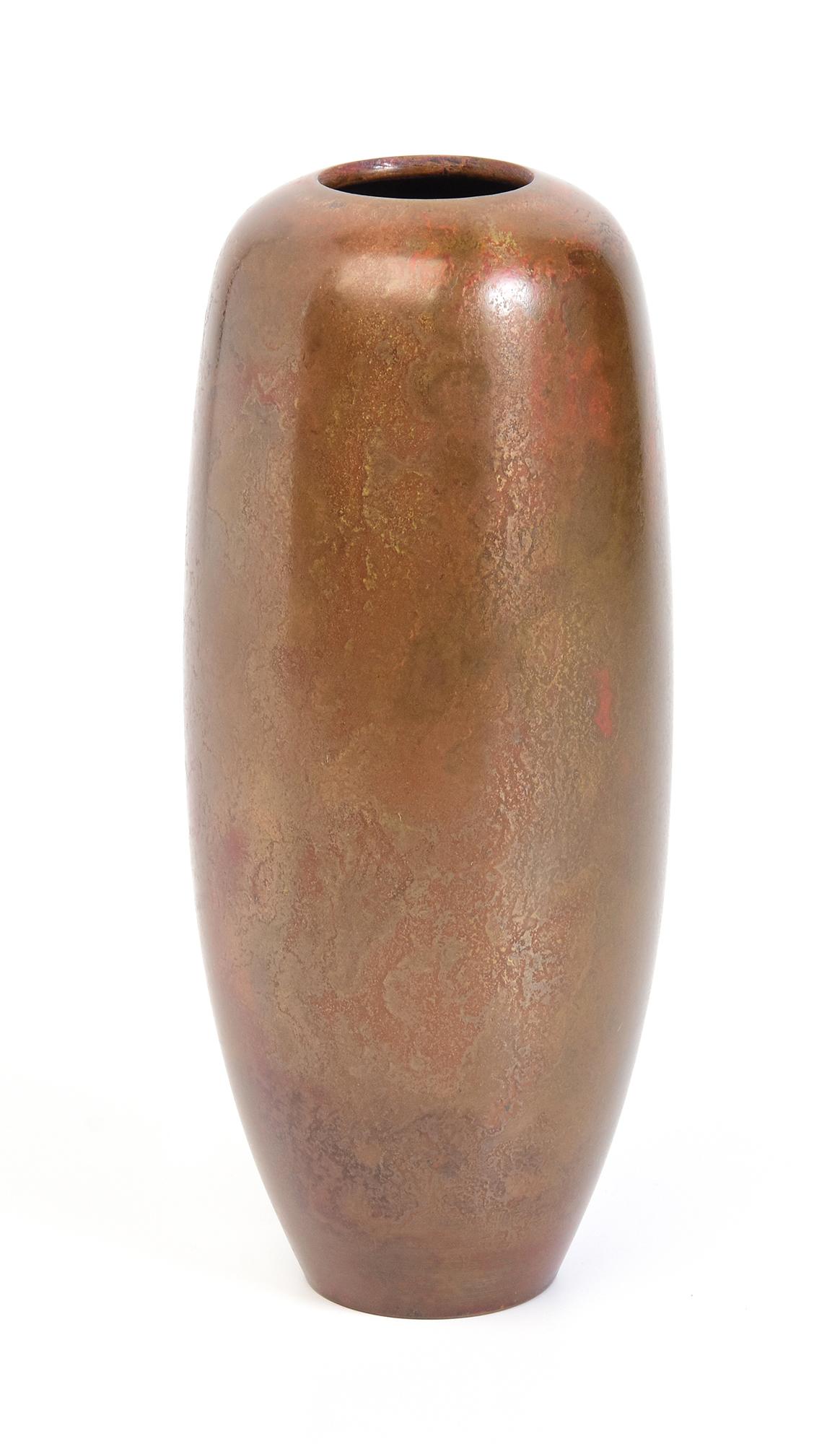 Début du 20e siècle, Showa, Vase en bronze japonais avec signe de l'artiste en vente 1