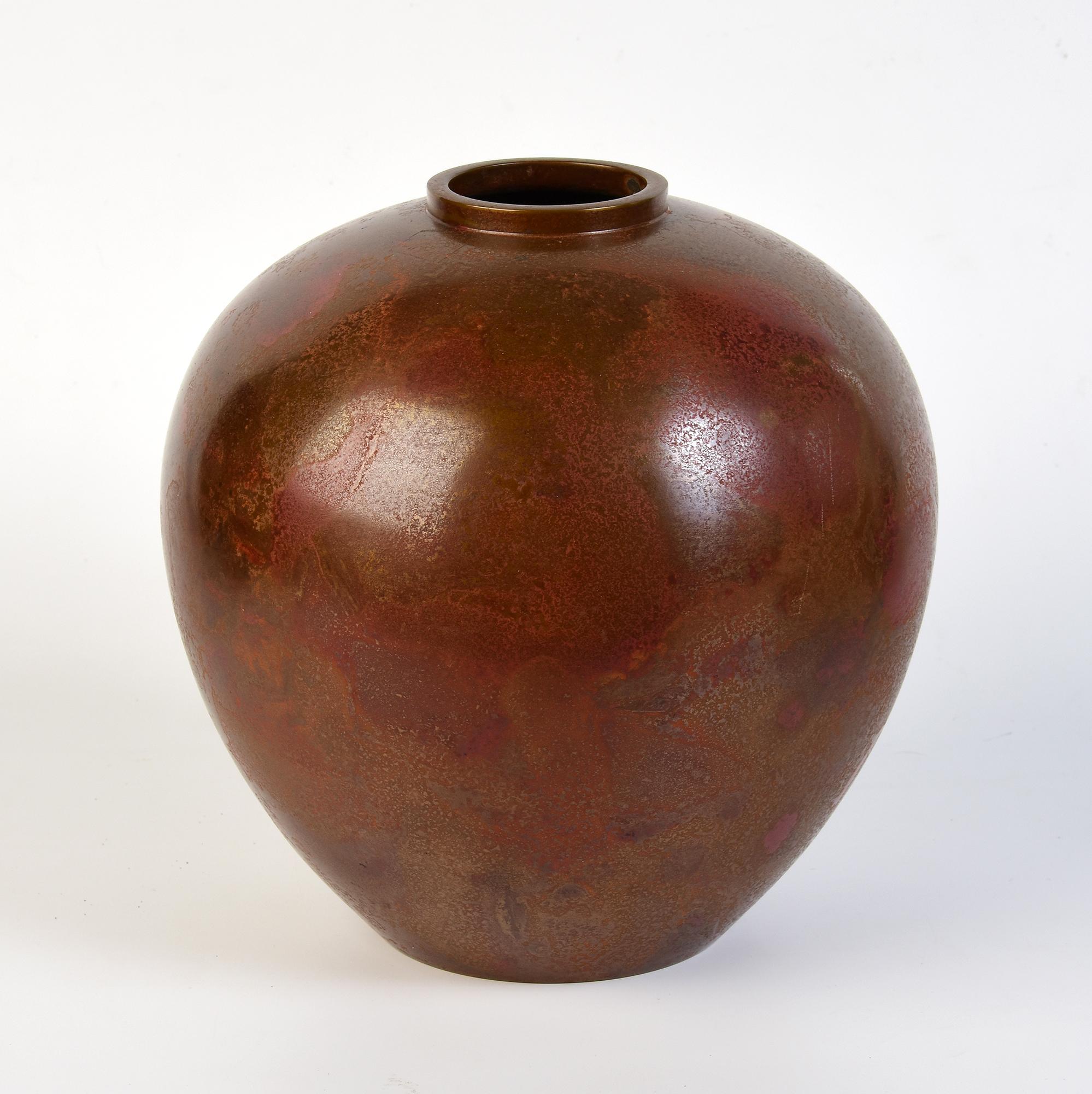 Début du 20e siècle, Showa, Vase en bronze japonais avec signe de l'artiste en vente 1