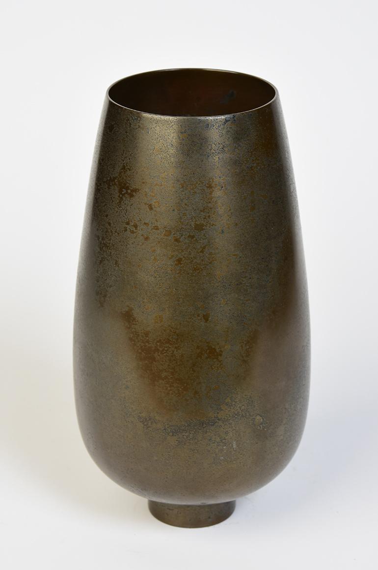 Early 20th Century, Showa, Japanese Bronze Vase with Artist Sign For Sale 5