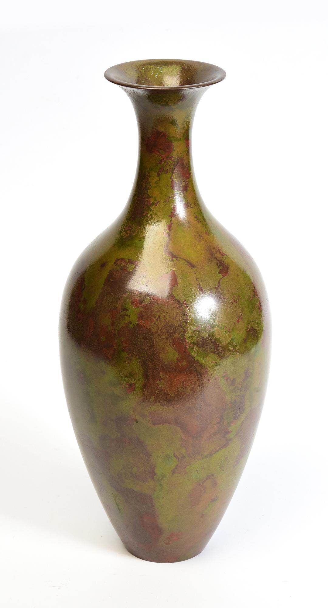 Early 20th Century, Showa, Japanese Bronze Vase with Artist Sign For Sale 5