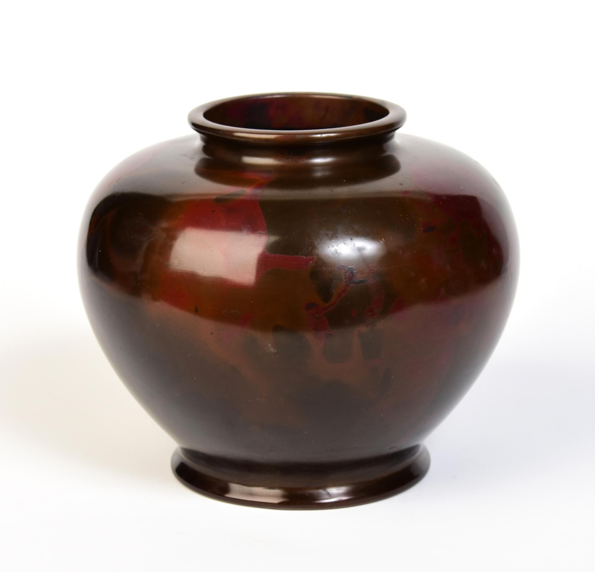 Début du 20e siècle, Showa, Vase en bronze japonais avec signe de l'artiste en vente 2